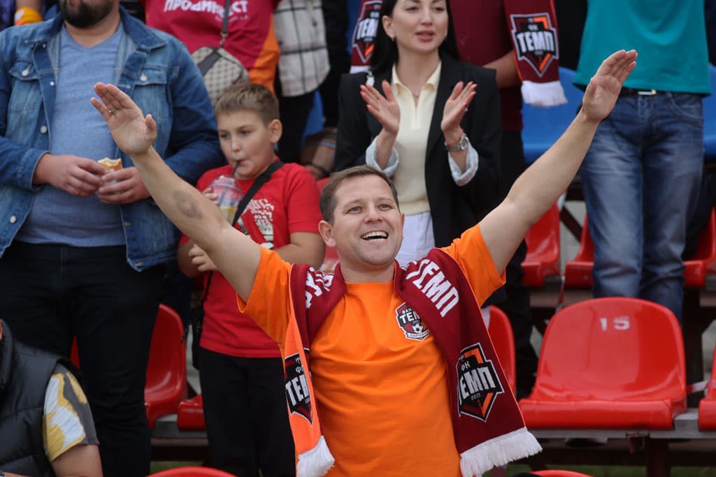 «Темп» 0:1 «Знамя Труда». FONBET Кубок России. 10.09.2025. СМИ: Владимир Мартынов («CX News»), Александр Чёрный («Алтайский спорт»), Виталий Барабаш (Сетевое издание "Толк"), Андрей Каспришин («Алтайская правда») — кадр 685