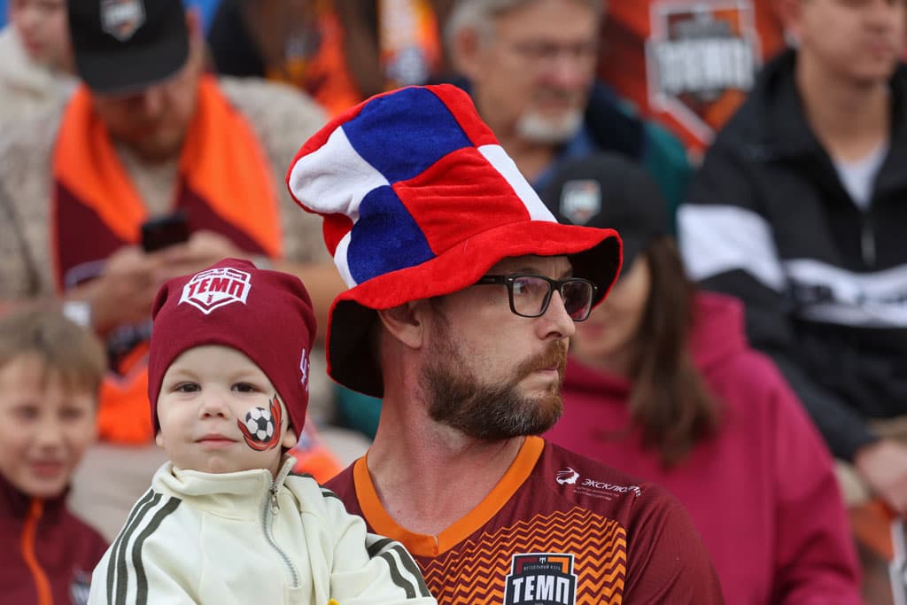 «Темп» 0:1 «Знамя Труда». FONBET Кубок России. 10.09.2025. СМИ: Владимир Мартынов («CX News»), Александр Чёрный («Алтайский спорт»), Виталий Барабаш (Сетевое издание "Толк"), Андрей Каспришин («Алтайская правда») — кадр 708