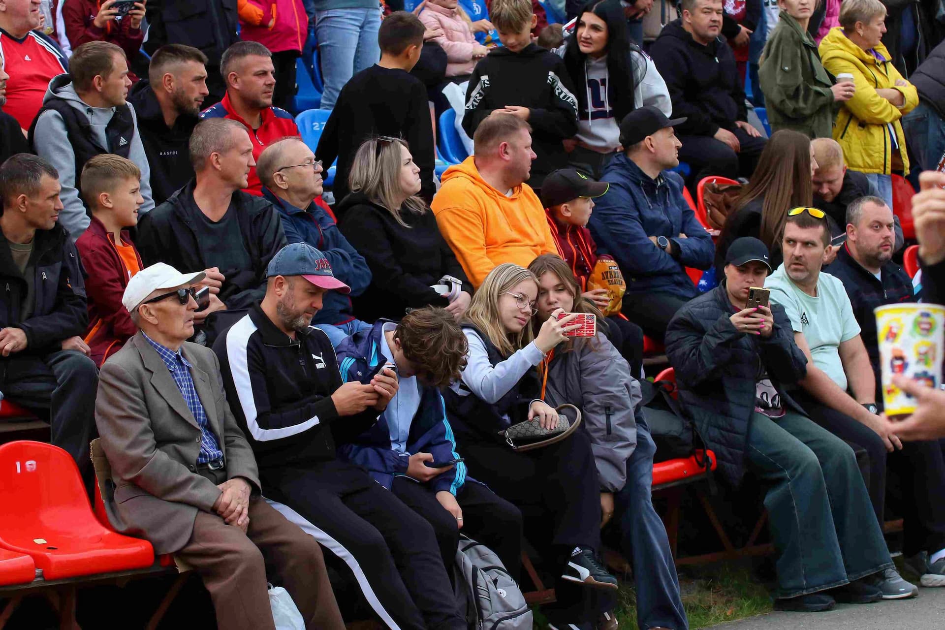 «Темп» 0:1 «Знамя Труда». FONBET Кубок России. 10.09.2025. СМИ: Владимир Мартынов («CX News»), Александр Чёрный («Алтайский спорт»), Виталий Барабаш (Сетевое издание "Толк"), Андрей Каспришин («Алтайская правда») — кадр 606