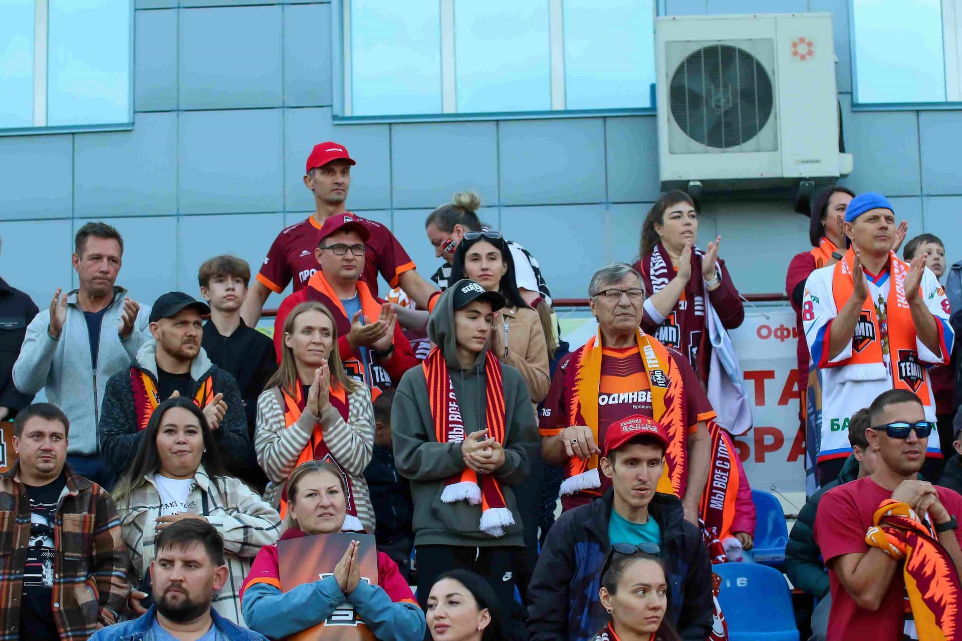 «Темп» 0:1 «Знамя Труда». FONBET Кубок России. 10.09.2025. СМИ: Владимир Мартынов («CX News»), Александр Чёрный («Алтайский спорт»), Виталий Барабаш (Сетевое издание "Толк"), Андрей Каспришин («Алтайская правда») — кадр 657