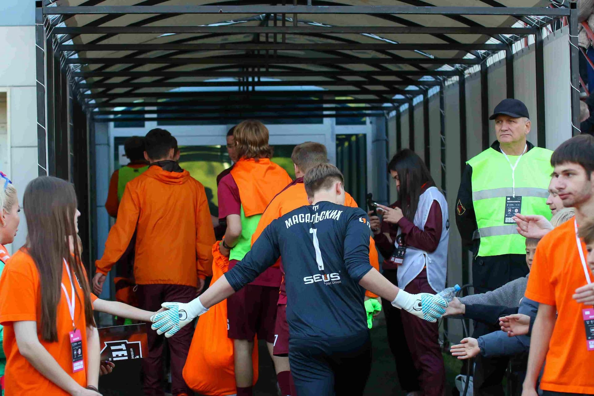 «Темп» 0:1 «Знамя Труда». FONBET Кубок России. 10.09.2025. СМИ: Владимир Мартынов («CX News»), Александр Чёрный («Алтайский спорт»), Виталий Барабаш (Сетевое издание "Толк"), Андрей Каспришин («Алтайская правда») — кадр 678