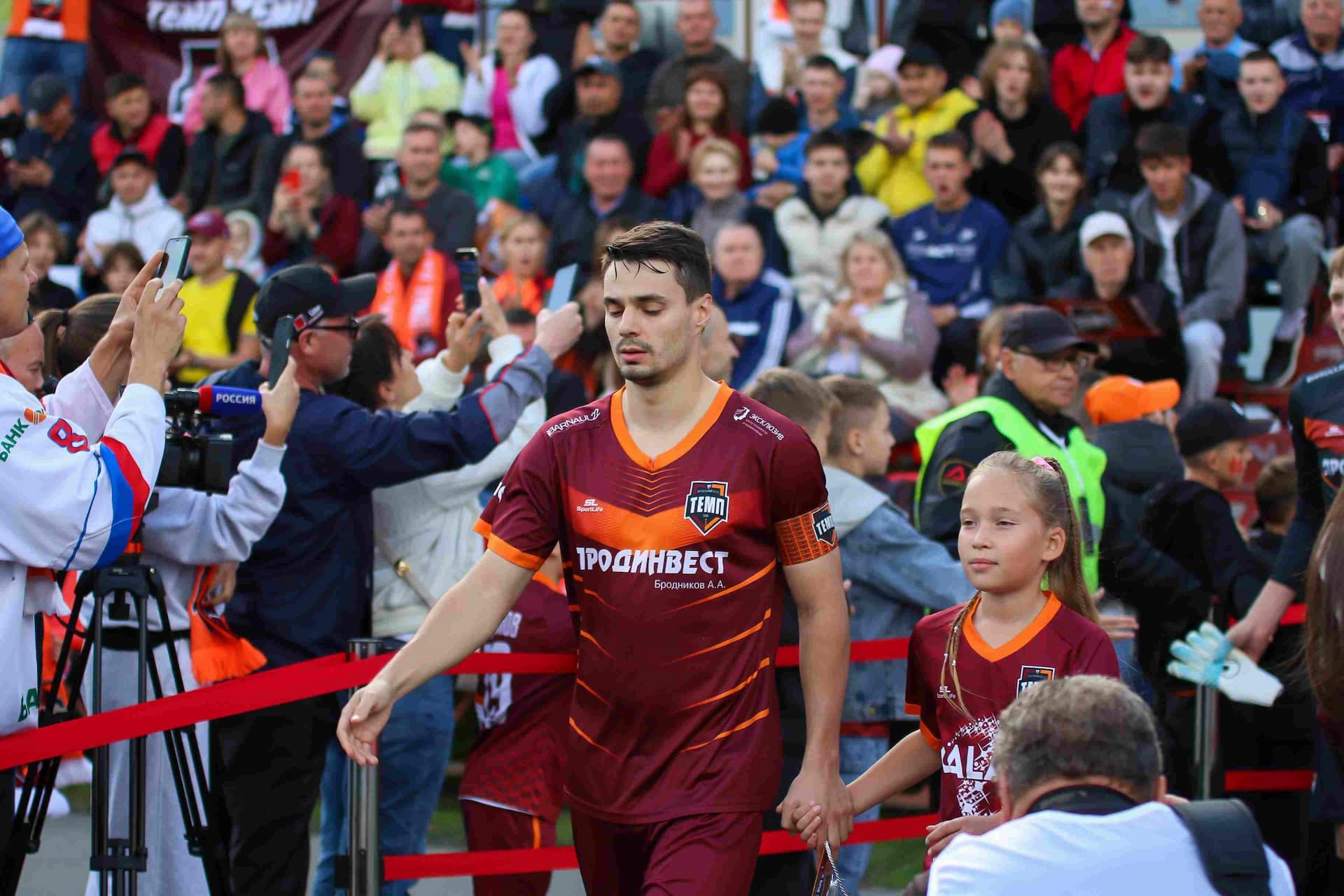 «Темп» 0:1 «Знамя Труда». FONBET Кубок России. 10.09.2025. СМИ: Владимир Мартынов («CX News»), Александр Чёрный («Алтайский спорт»), Виталий Барабаш (Сетевое издание "Толк"), Андрей Каспришин («Алтайская правда») — кадр 495