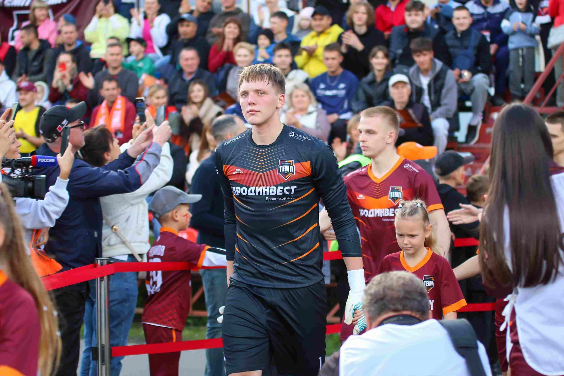«Темп» 0:1 «Знамя Труда». FONBET Кубок России. 10.09.2025. СМИ: Владимир Мартынов («CX News»), Александр Чёрный («Алтайский спорт»), Виталий Барабаш (Сетевое издание "Толк"), Андрей Каспришин («Алтайская правда») — кадр 496