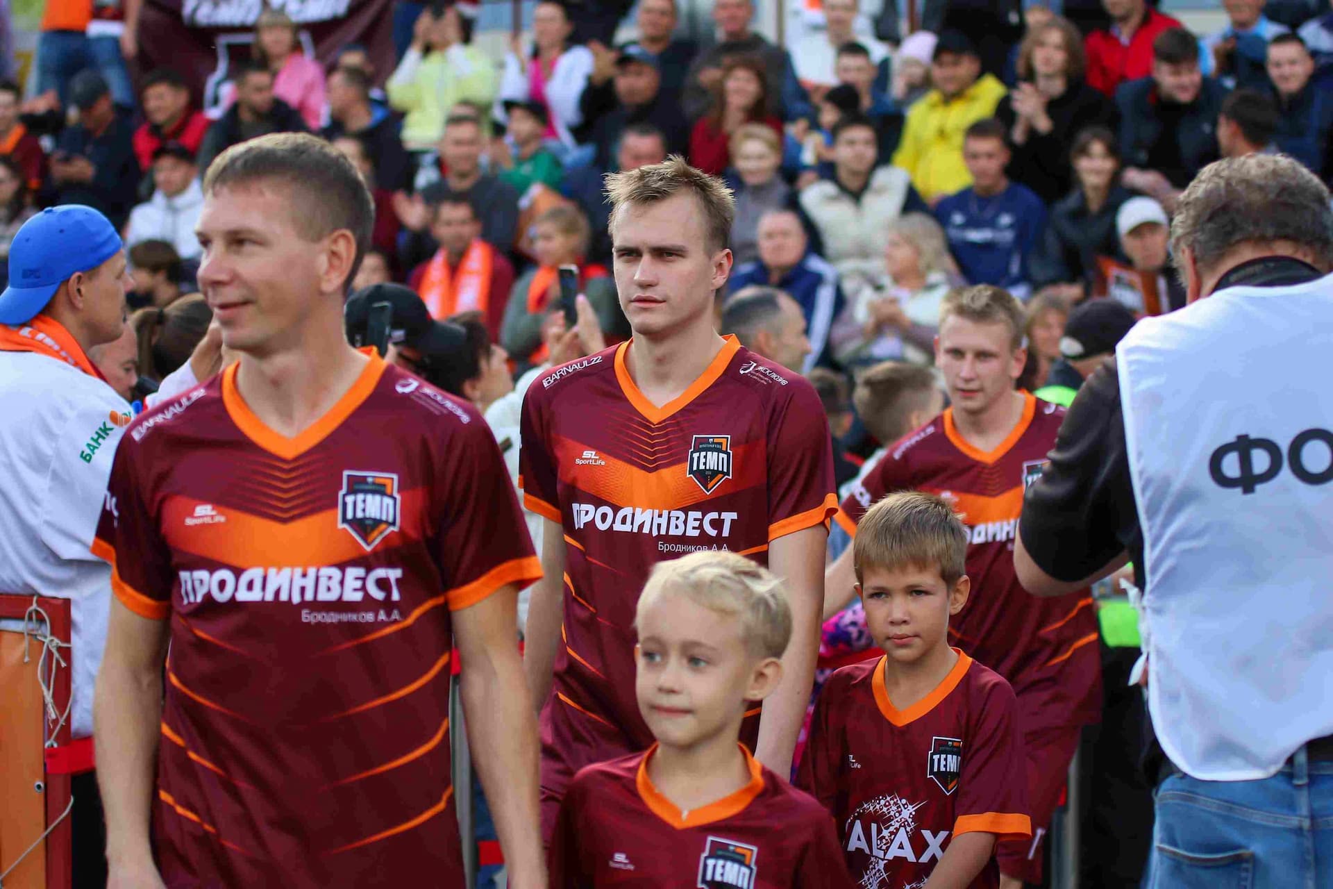 «Темп» 0:1 «Знамя Труда». FONBET Кубок России. 10.09.2025. СМИ: Владимир Мартынов («CX News»), Александр Чёрный («Алтайский спорт»), Виталий Барабаш (Сетевое издание "Толк"), Андрей Каспришин («Алтайская правда») — кадр 501