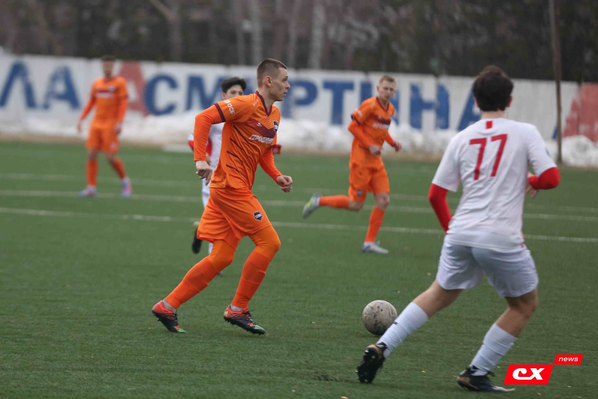 «Темп» 9:1 «Алтай». Турнир памяти В. Фомичёва. 1-й тур. 08.04.25. «CX News», В. Мартынов; «Алтайский спорт», А. Чёрный — кадр 100