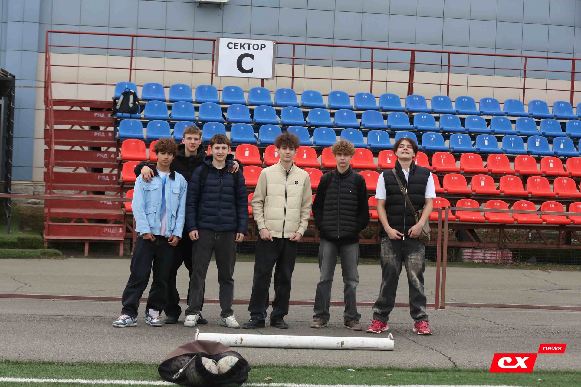 «Темп» 9:1 «Алтай». Турнир памяти В. Фомичёва. 1-й тур. 08.04.25. «CX News», В. Мартынов; «Алтайский спорт», А. Чёрный — кадр 12