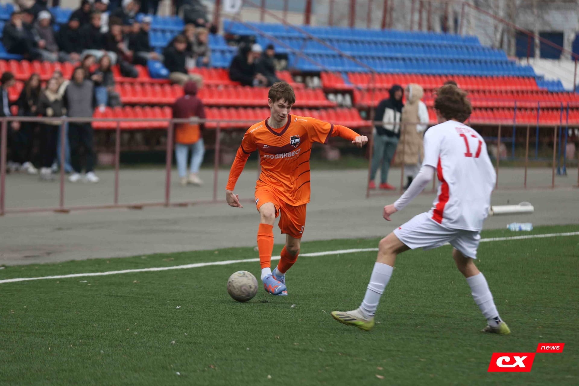 «Темп» 9:1 «Алтай». Турнир памяти В. Фомичёва. 1-й тур. 08.04.25. «CX News», В. Мартынов; «Алтайский спорт», А. Чёрный — кадр 120