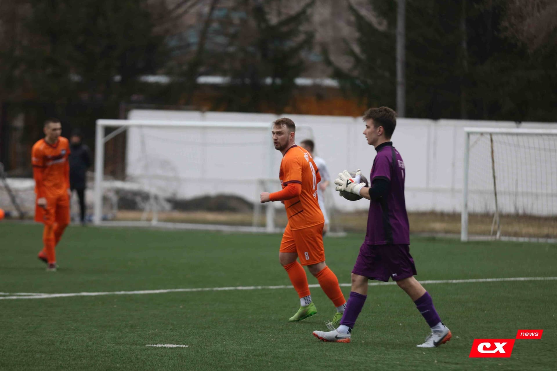 «Темп» 9:1 «Алтай». Турнир памяти В. Фомичёва. 1-й тур. 08.04.25. «CX News», В. Мартынов; «Алтайский спорт», А. Чёрный — кадр 135