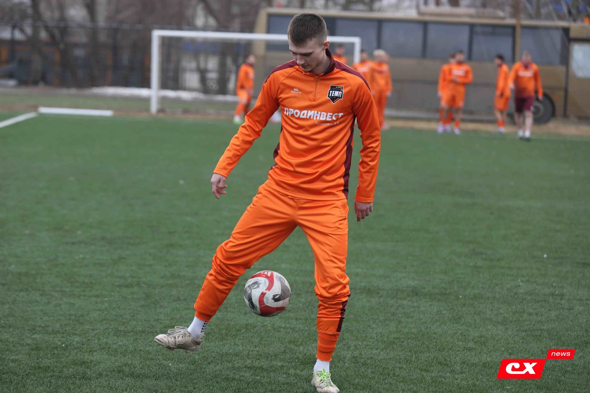 «Темп» 9:1 «Алтай». Турнир памяти В. Фомичёва. 1-й тур. 08.04.25. «CX News», В. Мартынов; «Алтайский спорт», А. Чёрный — кадр 14