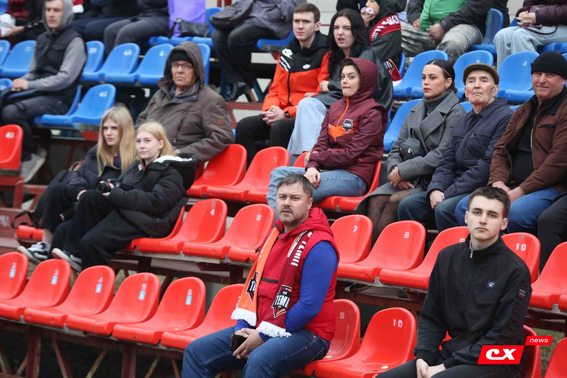 «Темп» 9:1 «Алтай». Турнир памяти В. Фомичёва. 1-й тур. 08.04.25. «CX News», В. Мартынов; «Алтайский спорт», А. Чёрный — кадр 142