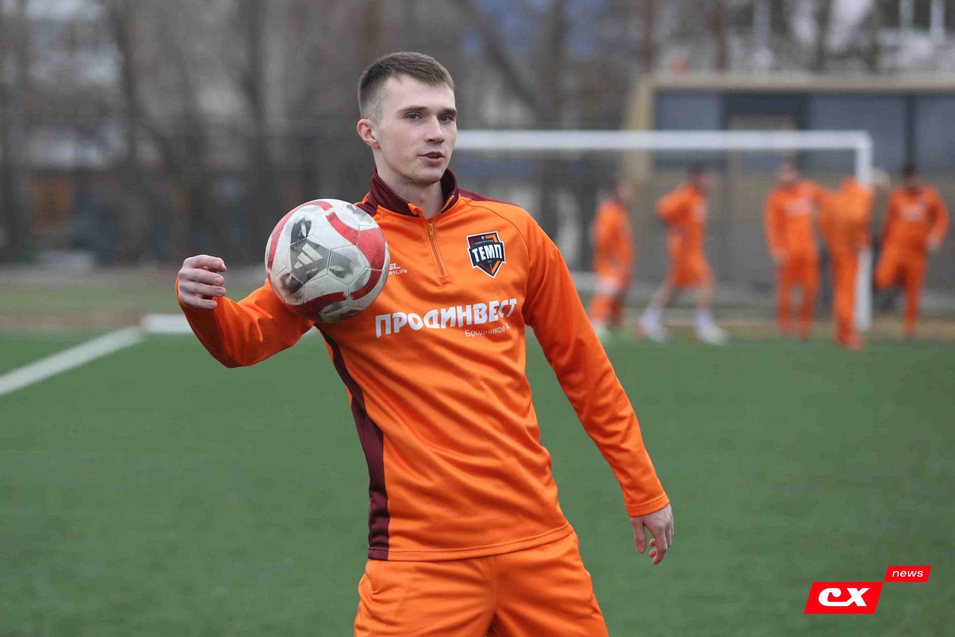 «Темп» 9:1 «Алтай». Турнир памяти В. Фомичёва. 1-й тур. 08.04.25. «CX News», В. Мартынов; «Алтайский спорт», А. Чёрный — кадр 15