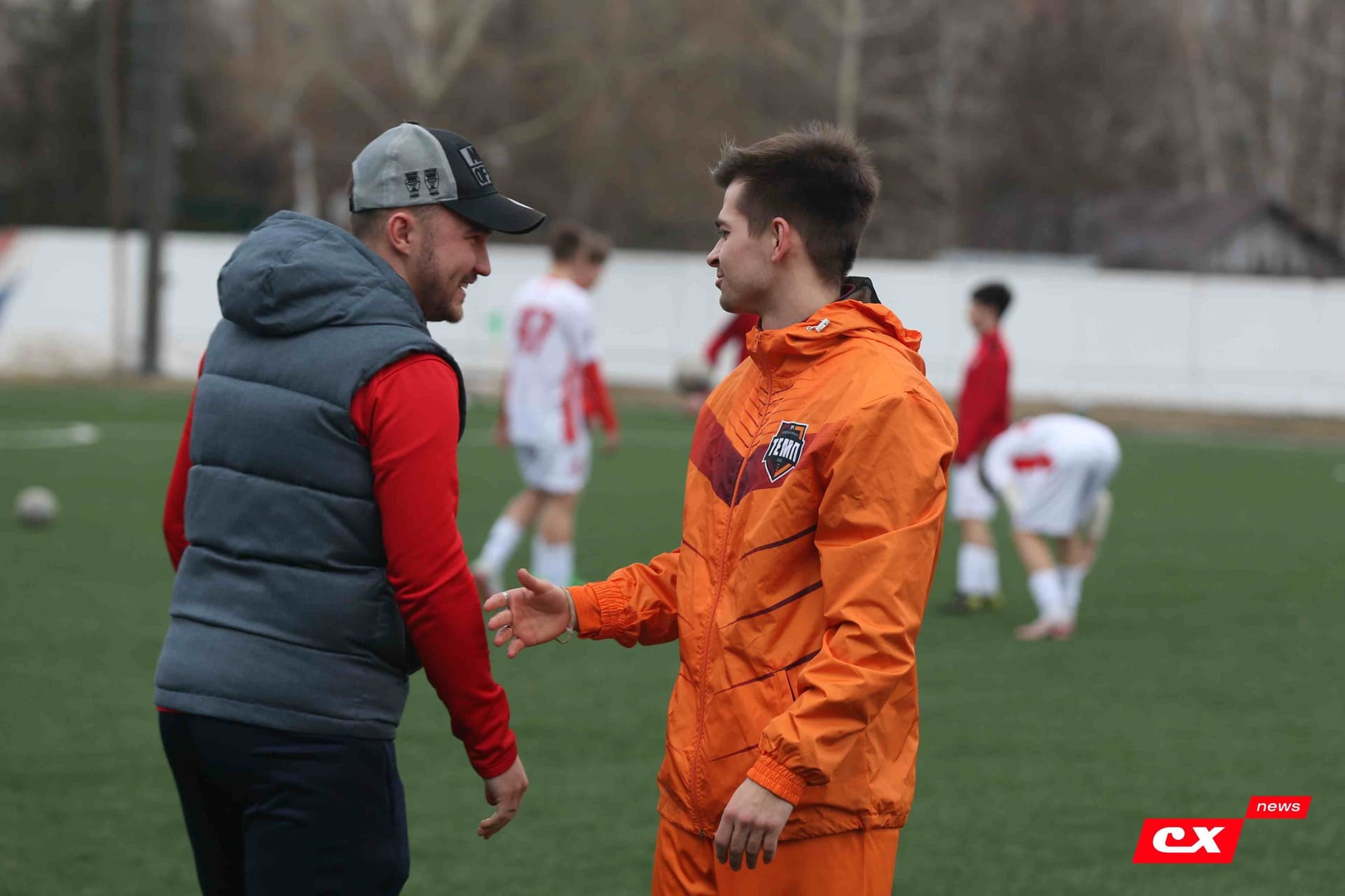 «Темп» 9:1 «Алтай». Турнир памяти В. Фомичёва. 1-й тур. 08.04.25. «CX News», В. Мартынов; «Алтайский спорт», А. Чёрный — кадр 16