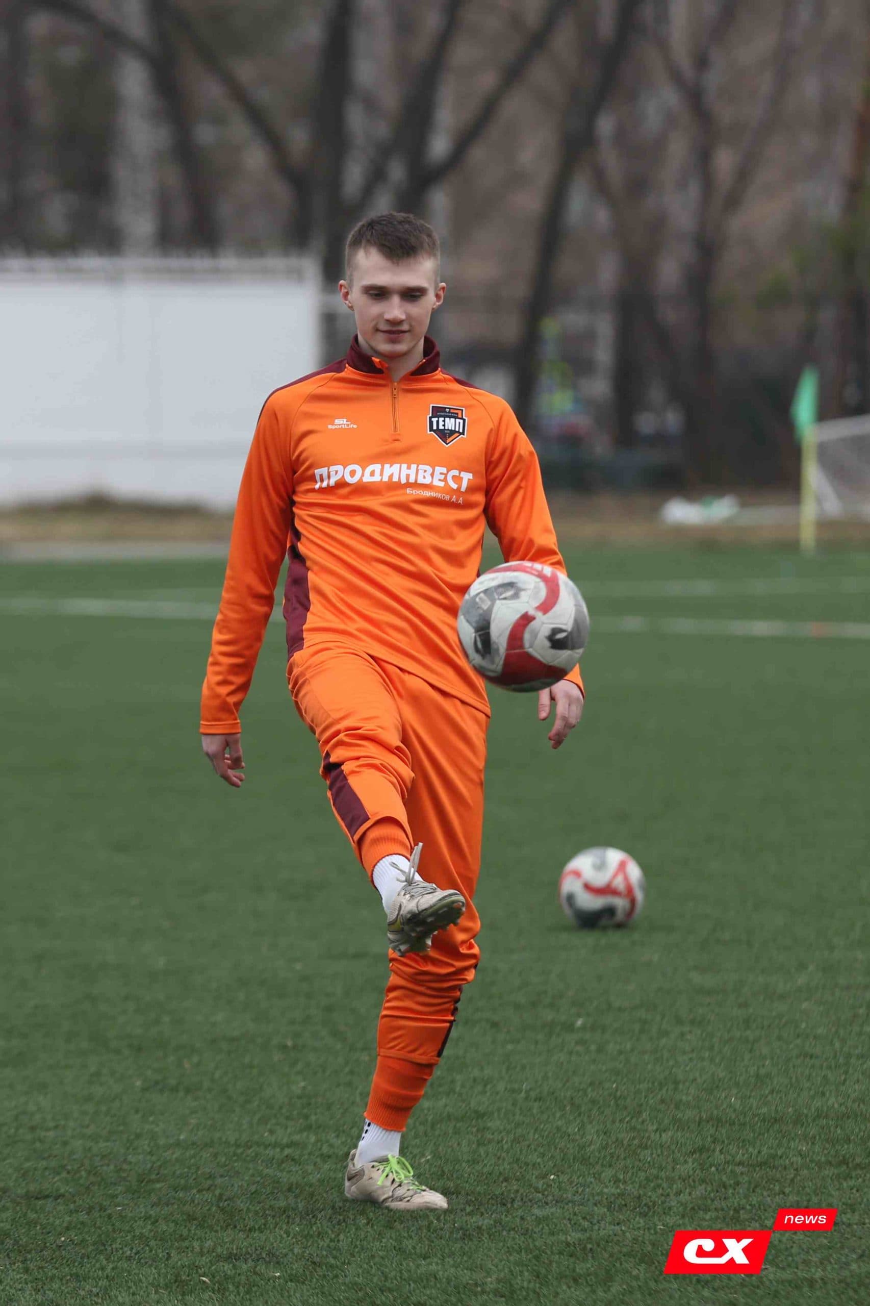 «Темп» 9:1 «Алтай». Турнир памяти В. Фомичёва. 1-й тур. 08.04.25. «CX News», В. Мартынов; «Алтайский спорт», А. Чёрный — кадр 21