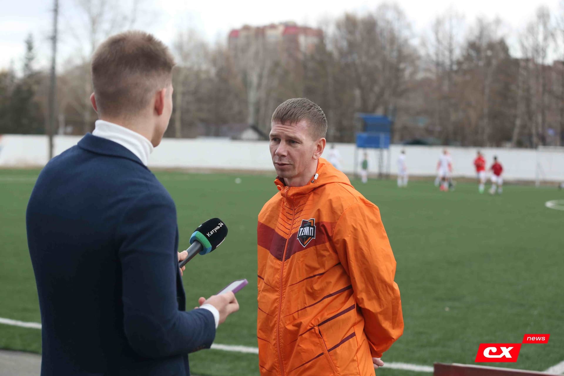 «Темп» 9:1 «Алтай». Турнир памяти В. Фомичёва. 1-й тур. 08.04.25. «CX News», В. Мартынов; «Алтайский спорт», А. Чёрный — кадр 34