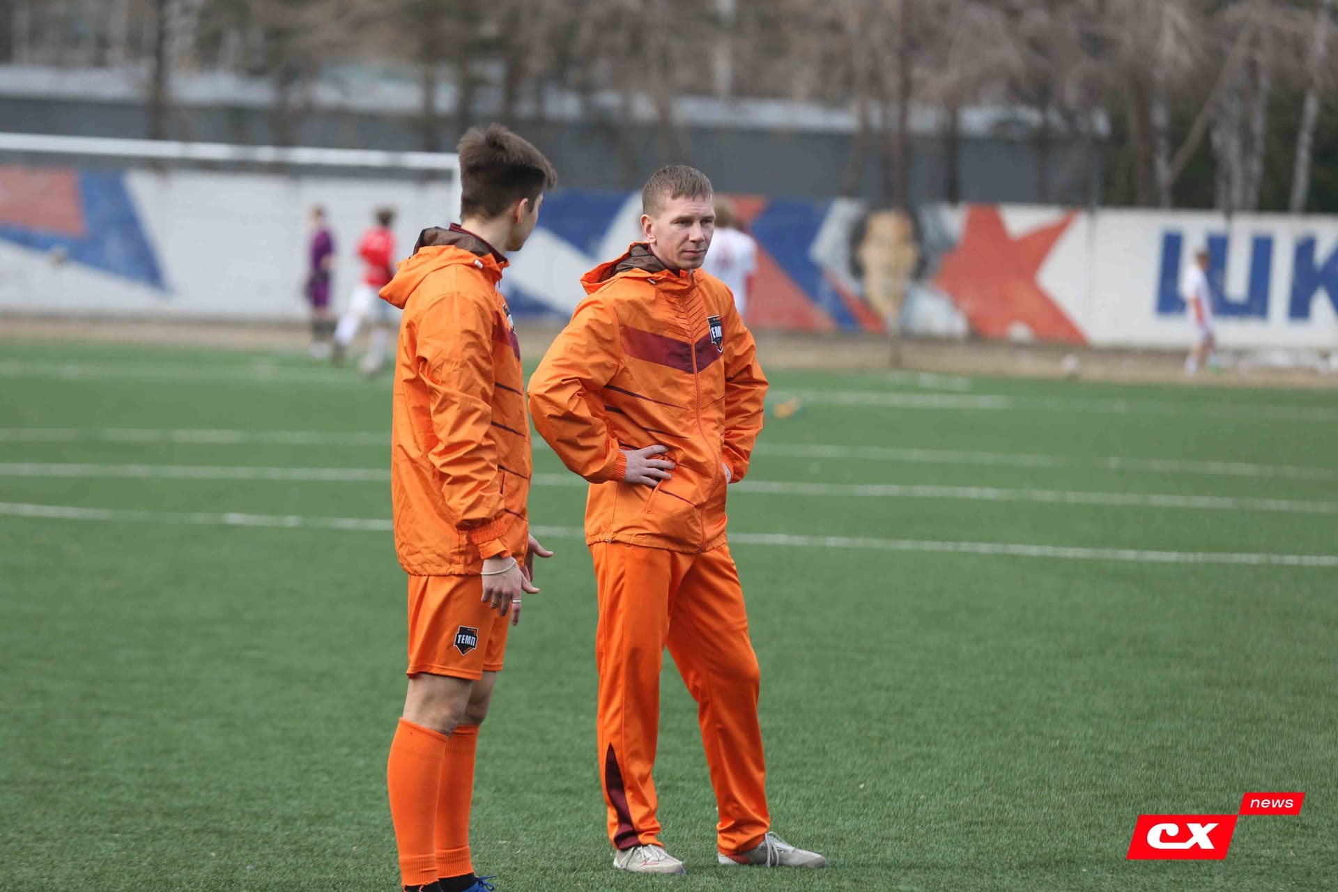 «Темп» 9:1 «Алтай». Турнир памяти В. Фомичёва. 1-й тур. 08.04.25. «CX News», В. Мартынов; «Алтайский спорт», А. Чёрный — кадр 46