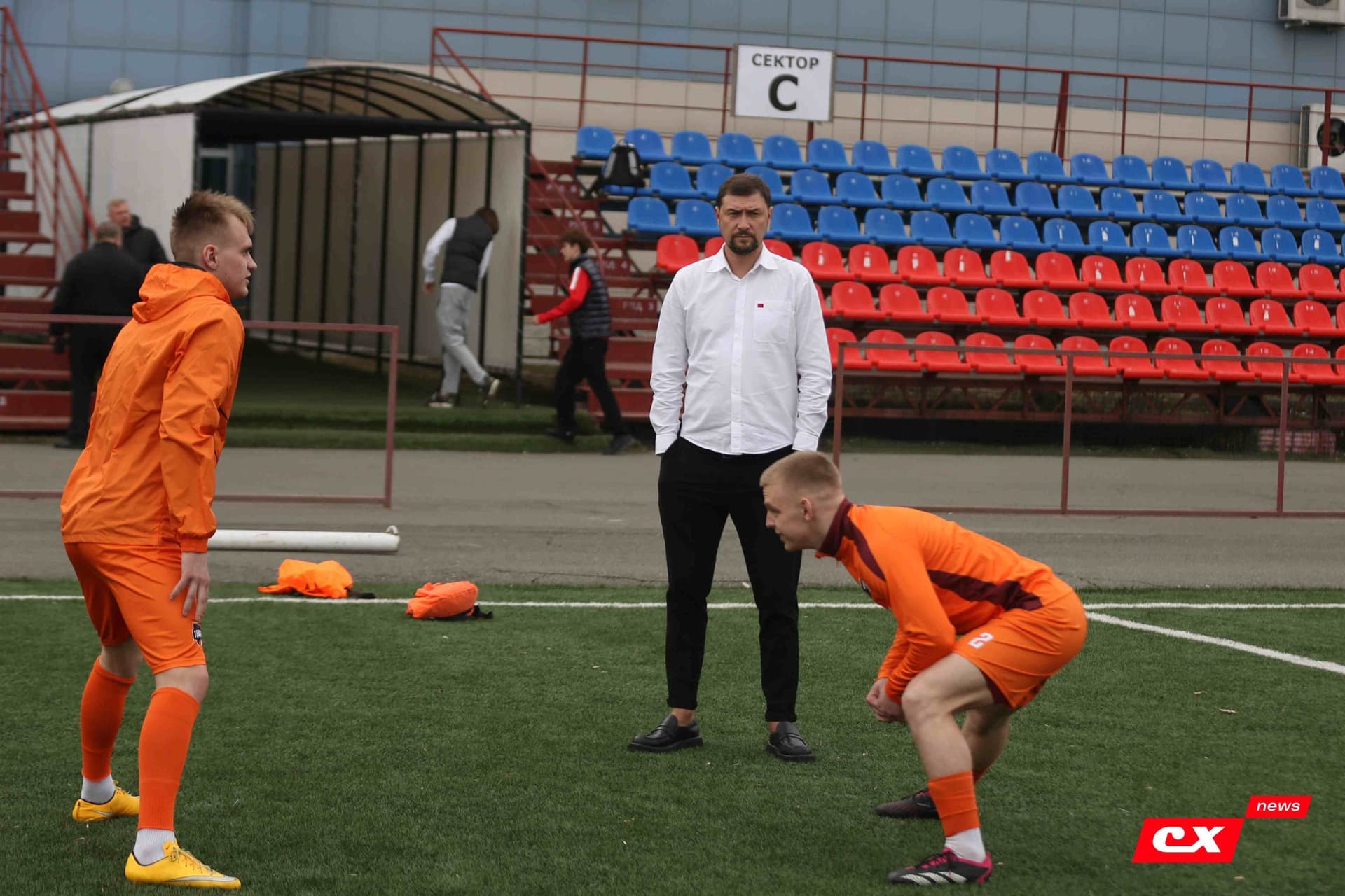 «Темп» 9:1 «Алтай». Турнир памяти В. Фомичёва. 1-й тур. 08.04.25. «CX News», В. Мартынов; «Алтайский спорт», А. Чёрный — кадр 5