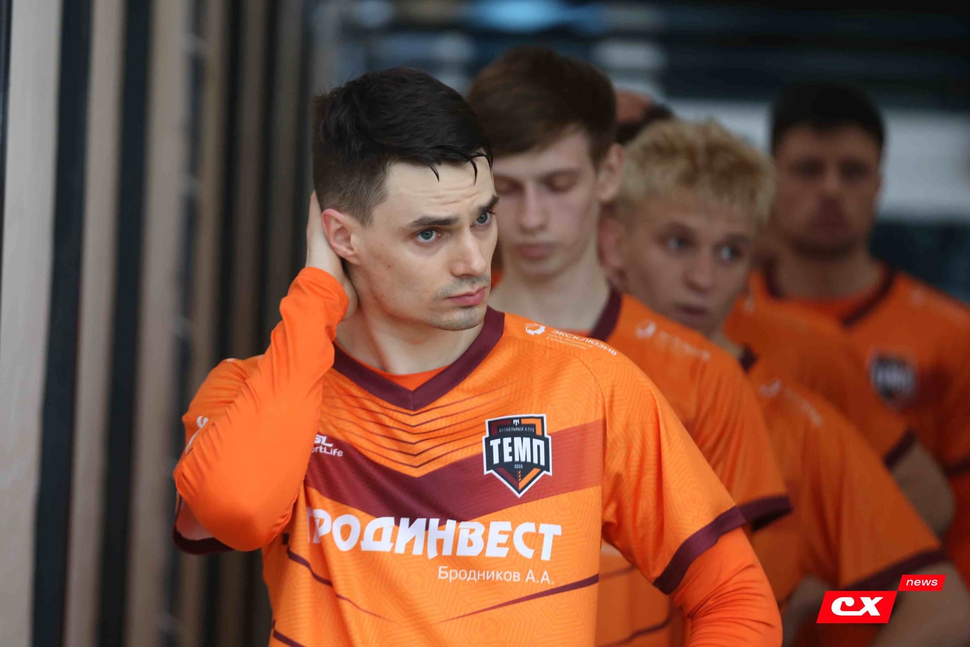 «Темп» 9:1 «Алтай». Турнир памяти В. Фомичёва. 1-й тур. 08.04.25. «CX News», В. Мартынов; «Алтайский спорт», А. Чёрный — кадр 56