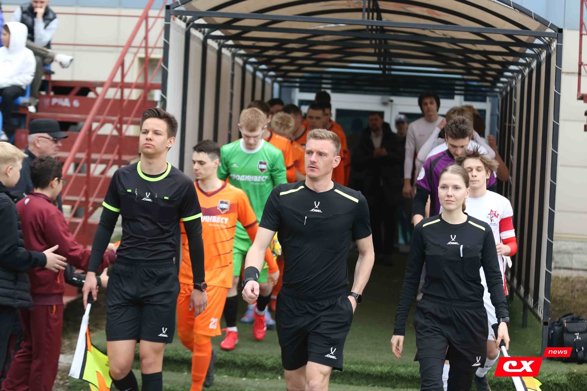 «Темп» 9:1 «Алтай». Турнир памяти В. Фомичёва. 1-й тур. 08.04.25. «CX News», В. Мартынов; «Алтайский спорт», А. Чёрный — кадр 60