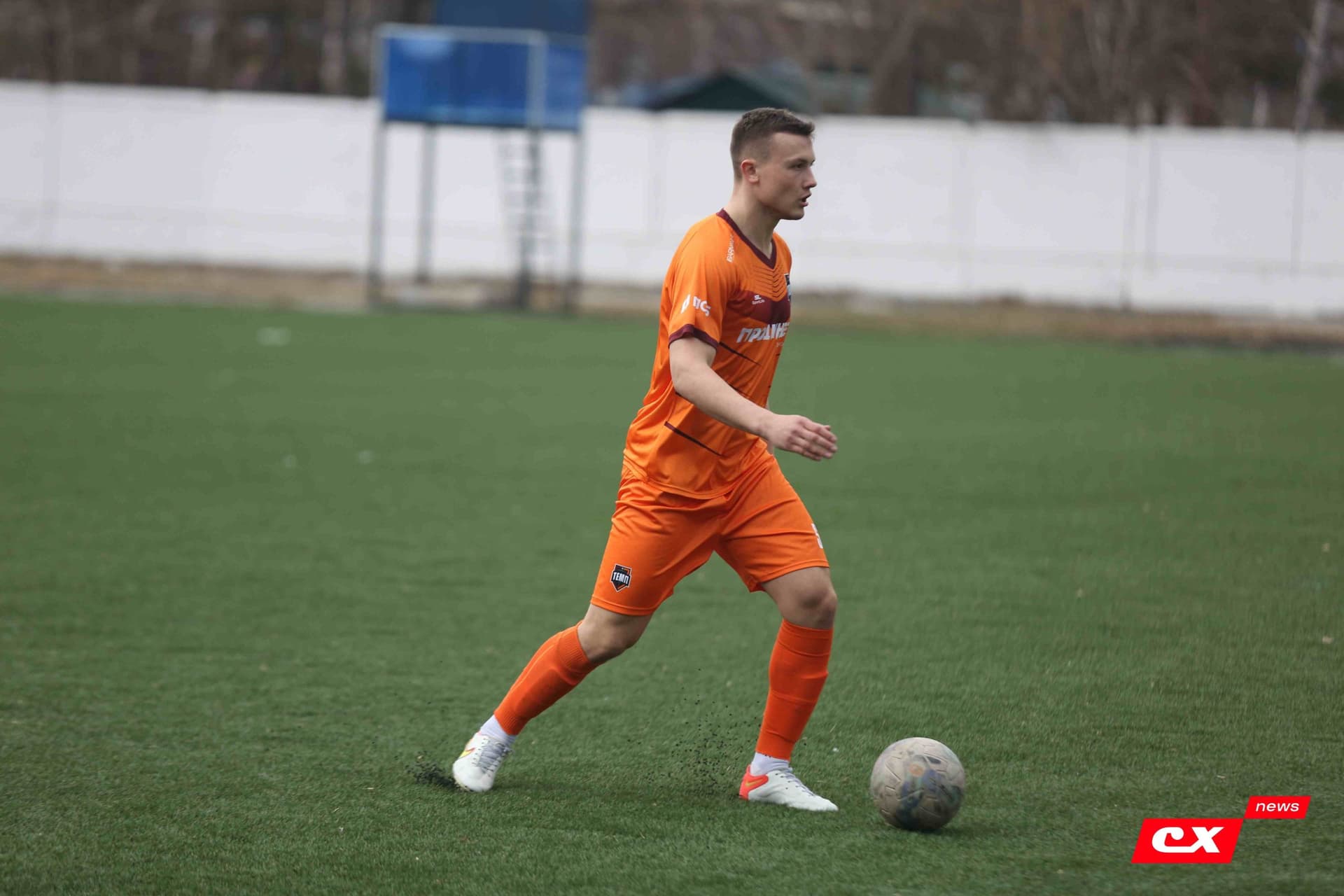 «Темп» 9:1 «Алтай». Турнир памяти В. Фомичёва. 1-й тур. 08.04.25. «CX News», В. Мартынов; «Алтайский спорт», А. Чёрный — кадр 86