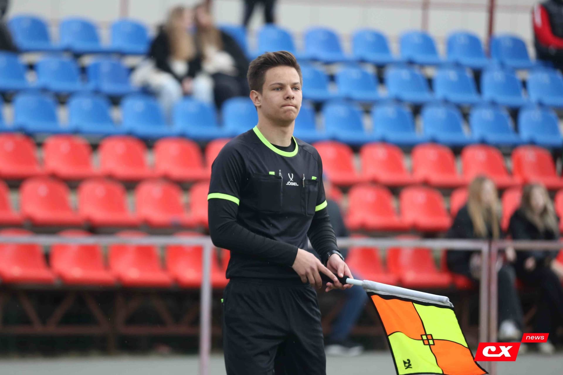 «Темп» 9:1 «Алтай». Турнир памяти В. Фомичёва. 1-й тур. 08.04.25. «CX News», В. Мартынов; «Алтайский спорт», А. Чёрный — кадр 98