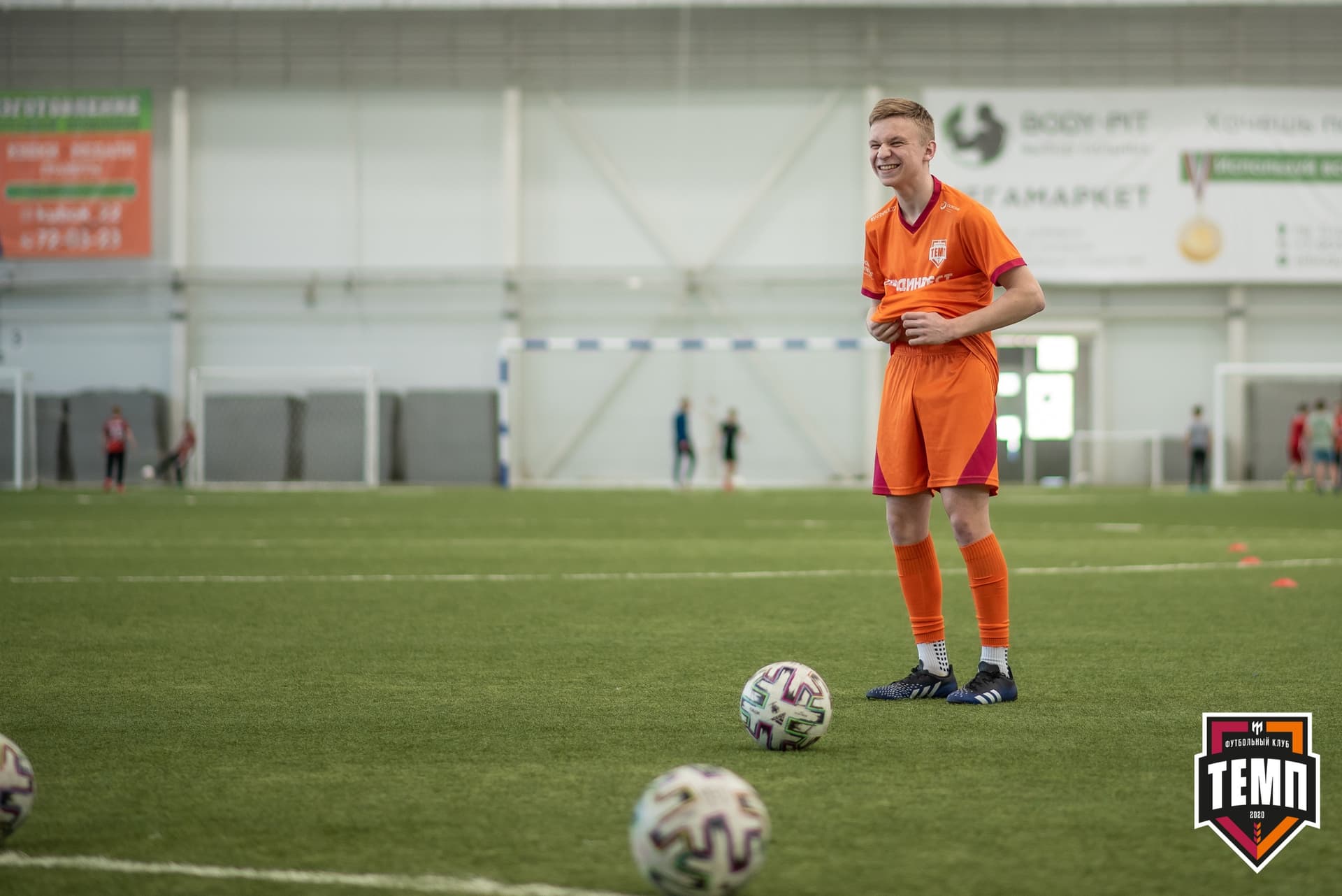 Турнир памяти В. Фомичёва. «Темп» 5:0 «Строитель» (Бийск). 10 апреля — кадр 10