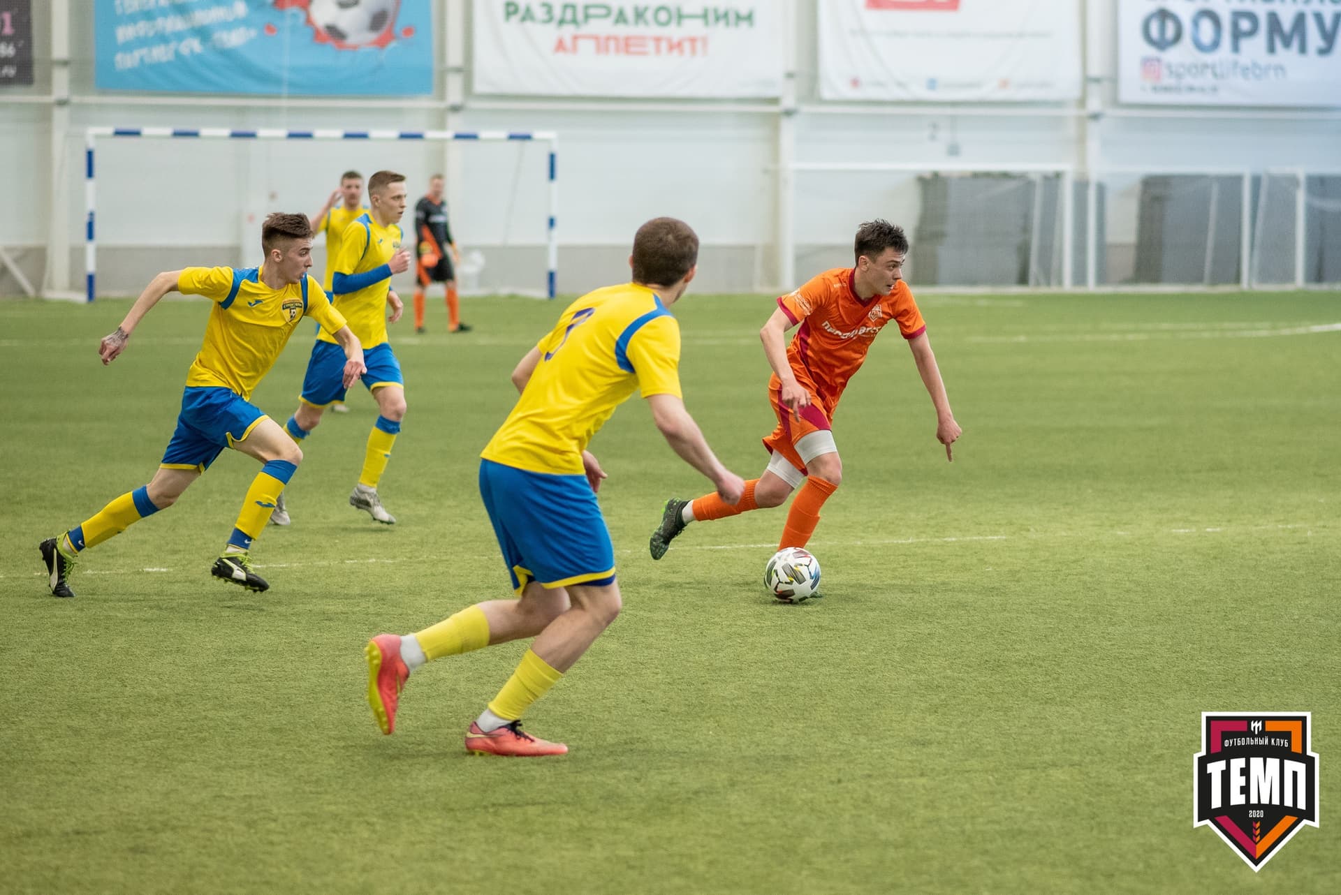 Турнир памяти В. Фомичёва. «Темп» 5:0 «Строитель» (Бийск). 10 апреля — кадр 90