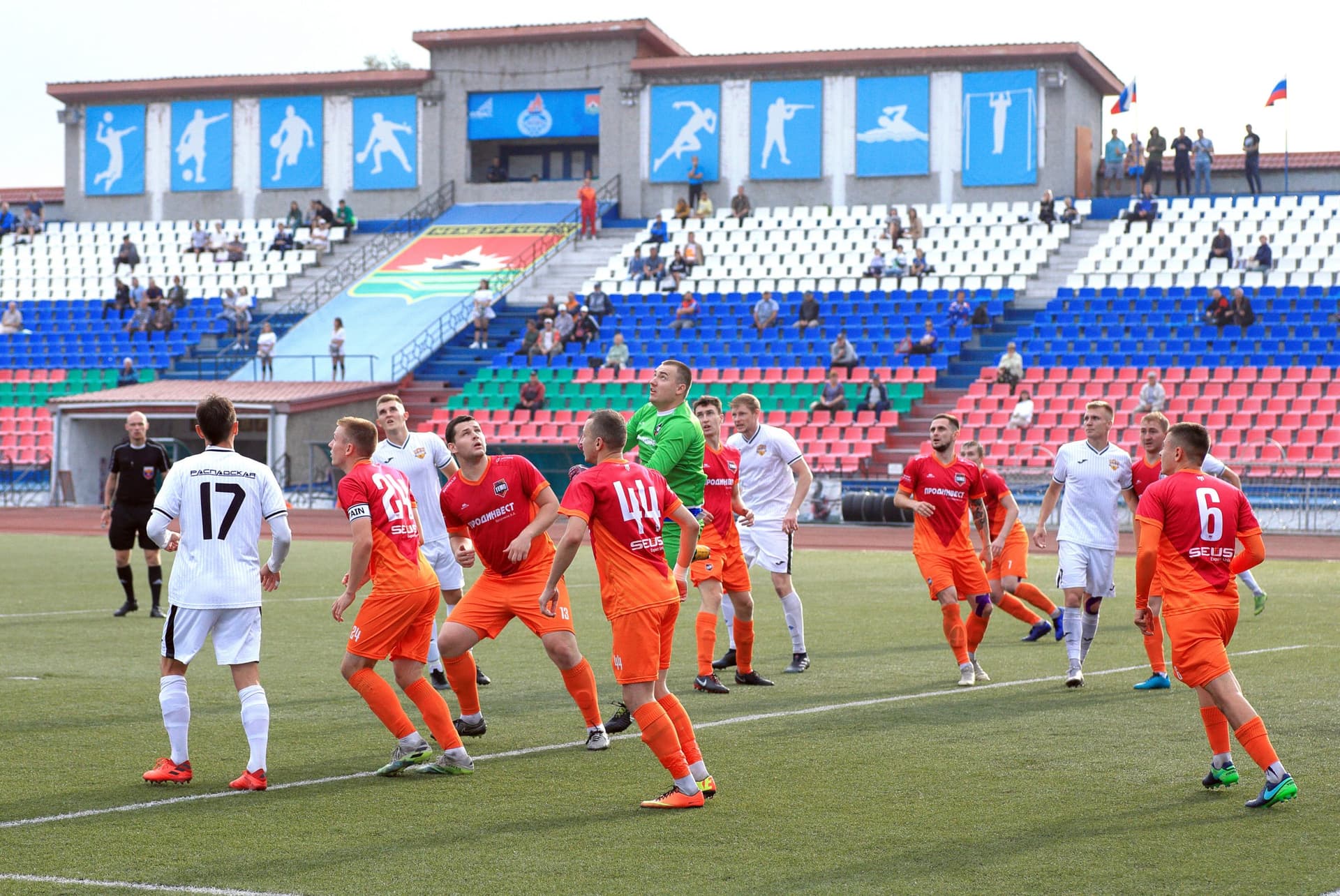 «Распадская» 1:0 «Темп». Кубок Сибири. 1/2 финала. Первый матч. — кадр 25