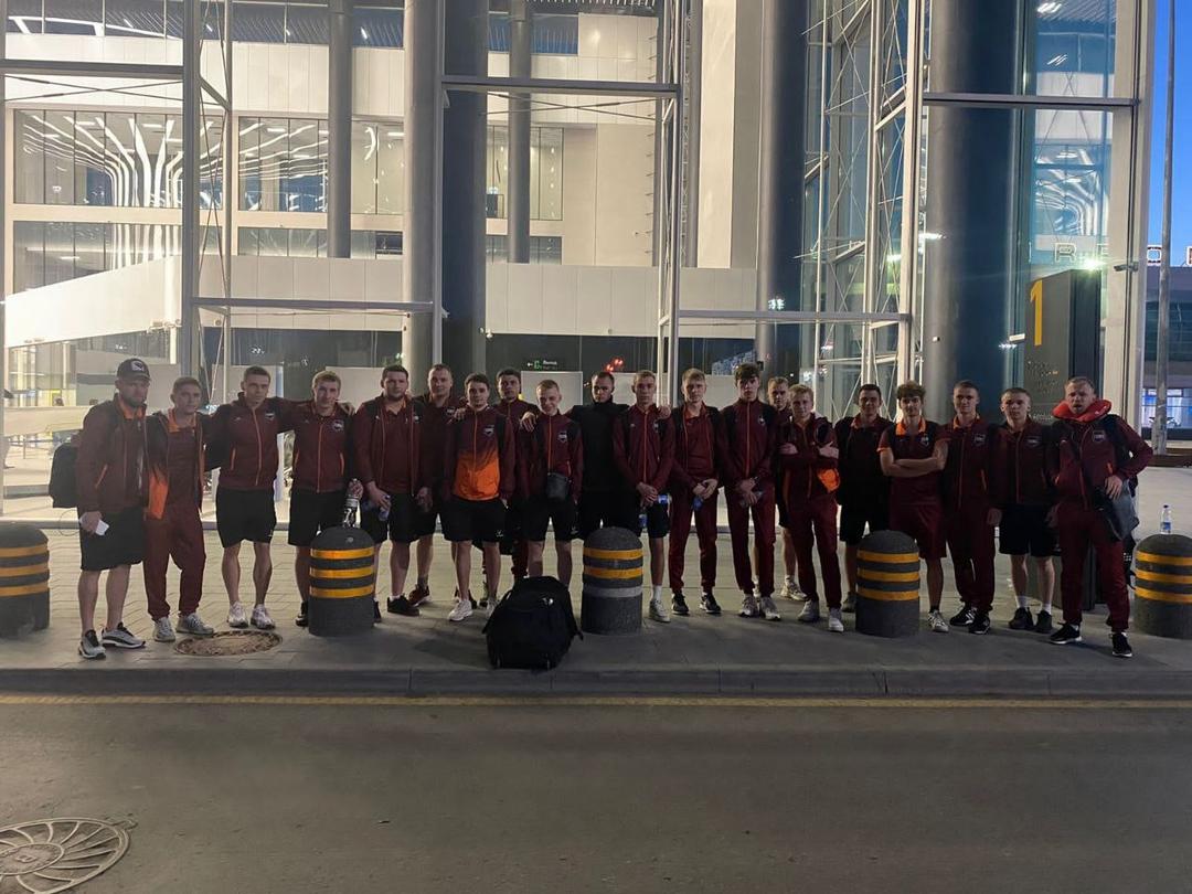 В Иркутск отправились 19 футболистов!