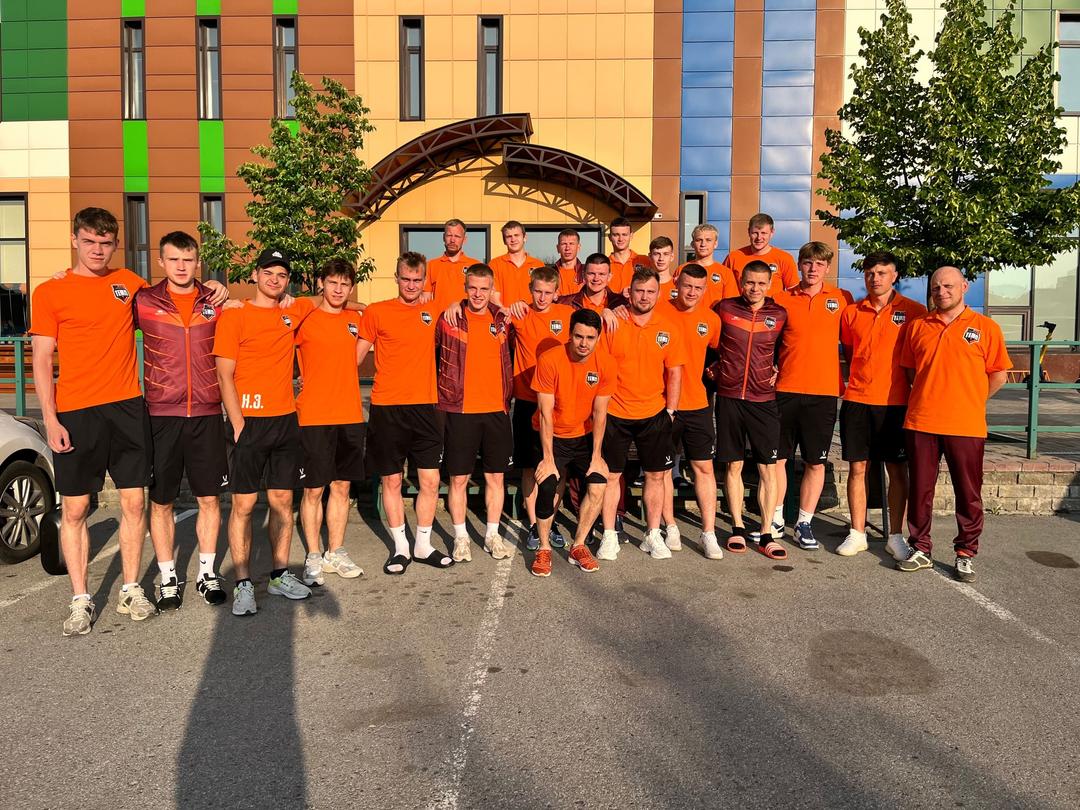 В Томск и Красноярск отправились 20 футболистов!
