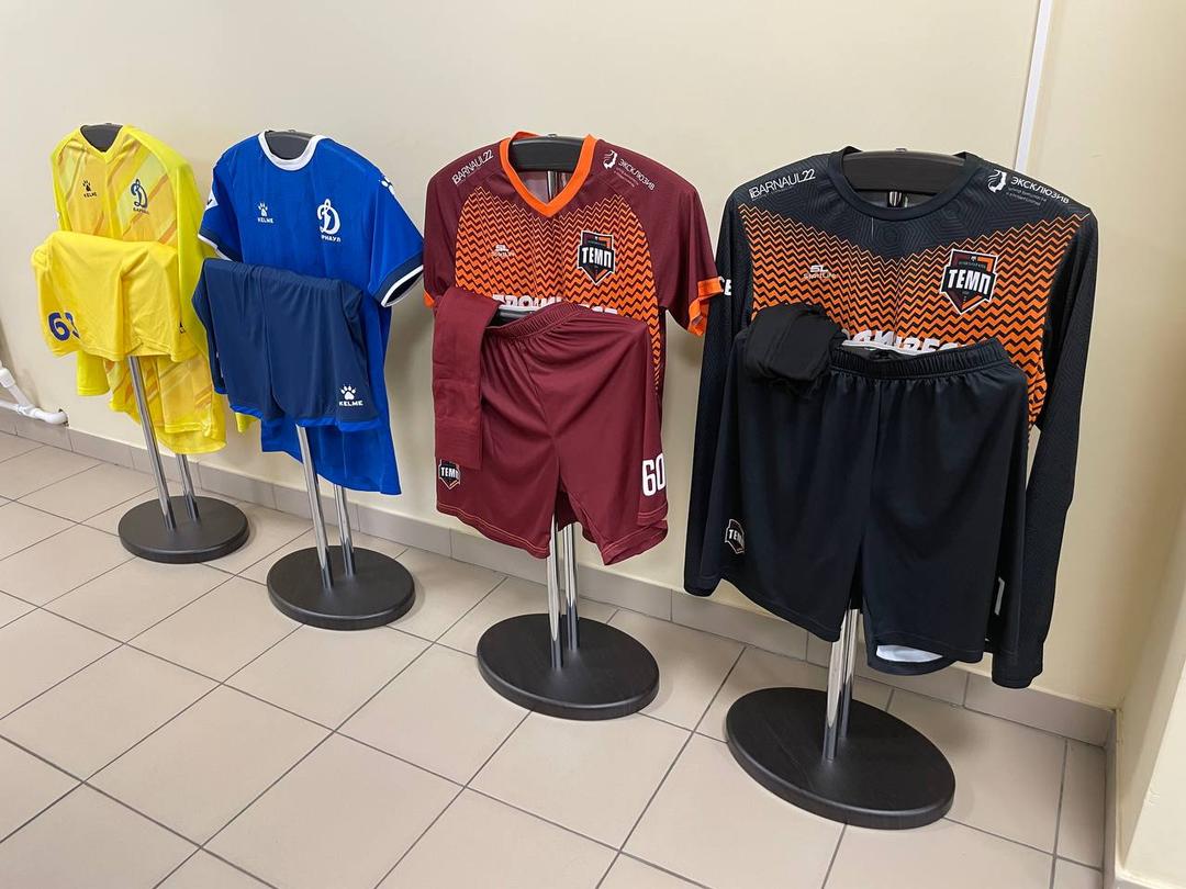 Сегодня играем в бордовом!