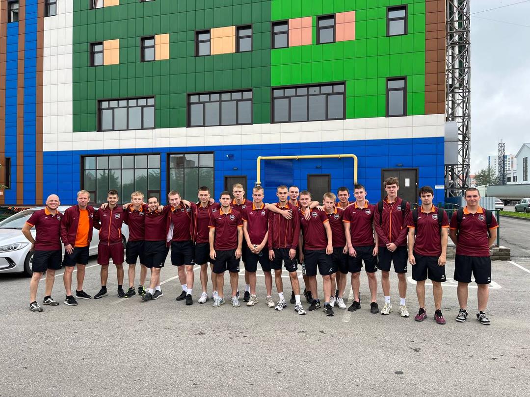 В Рубцовск отправились 16 футболистов!