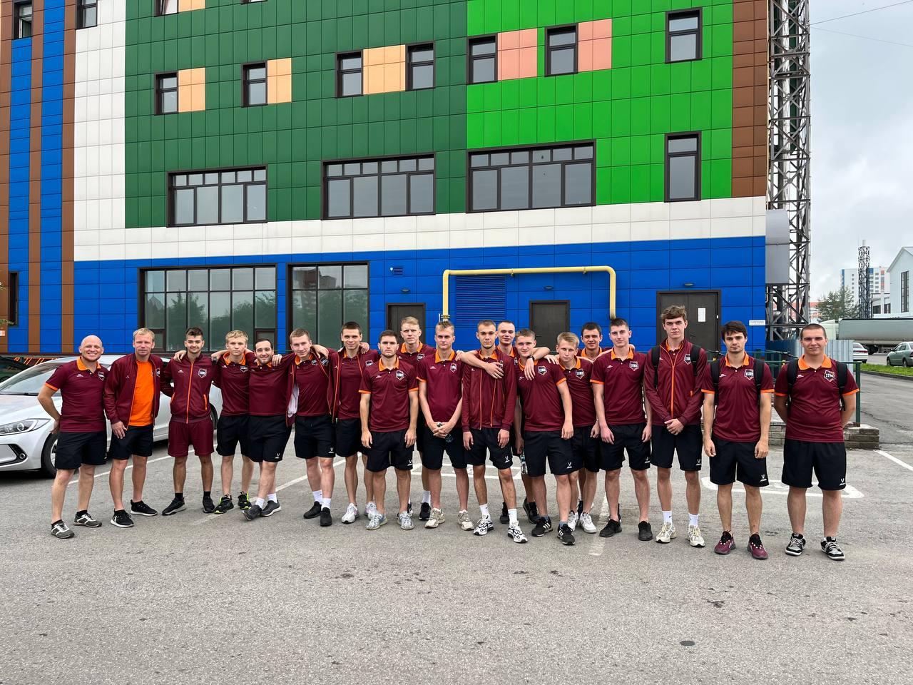 В Рубцовск отправились 16 футболистов!