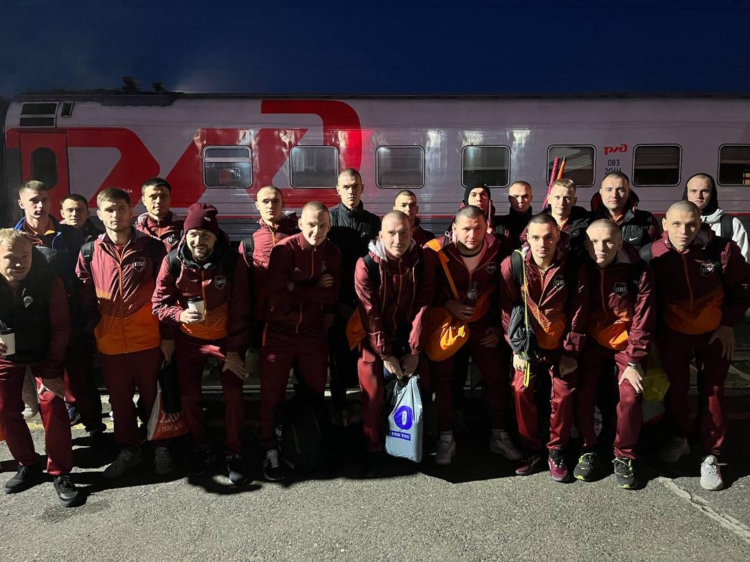 В Красноярск отправились 20 футболистов!