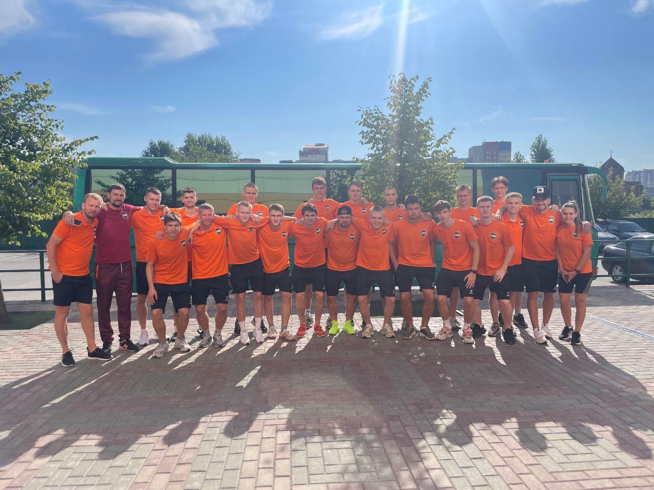 В Новокузнецк отправились 20 футболистов!