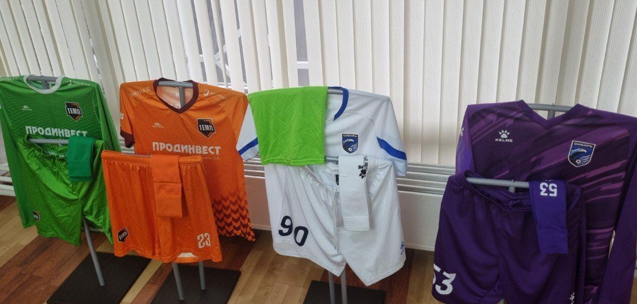 Сегодня играем в оранжевой форме!