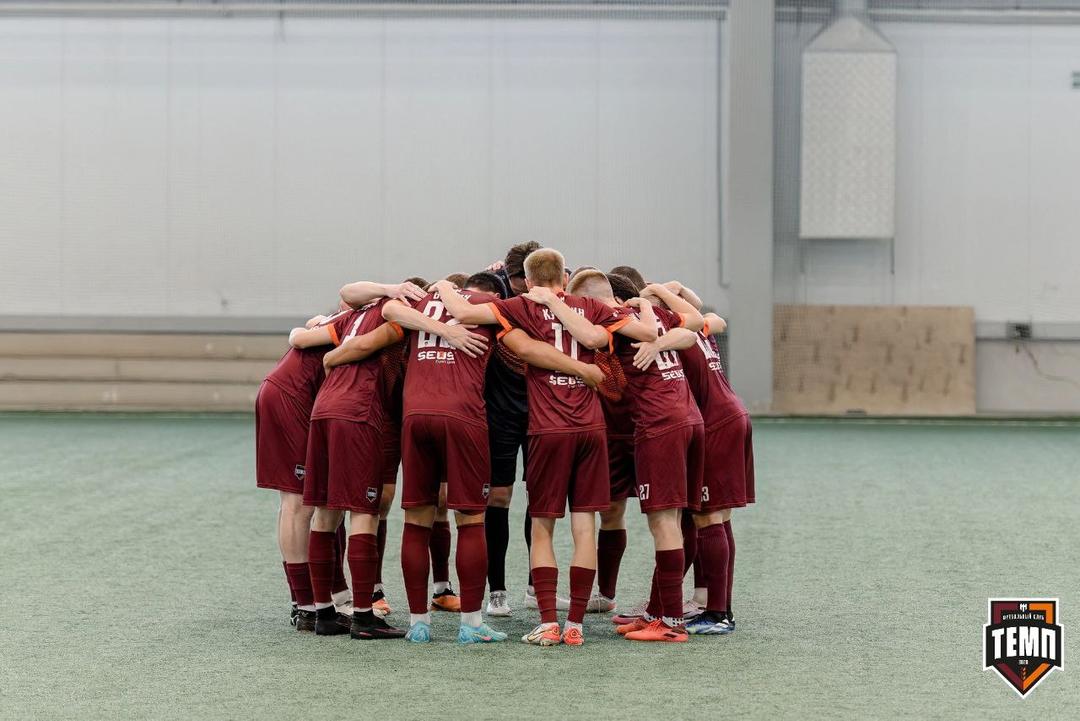 В Бийск отправились 20 футболистов!