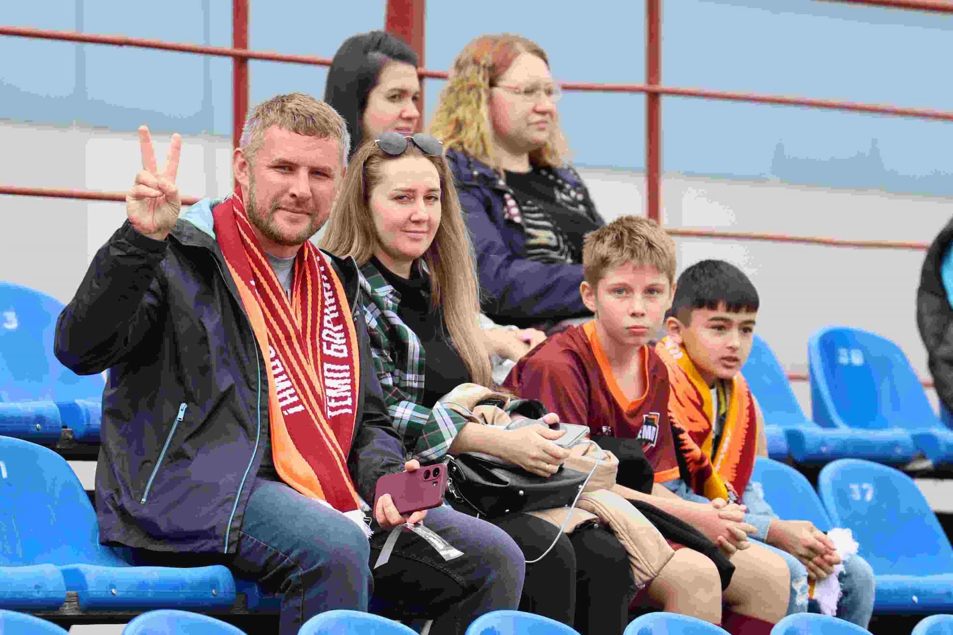 «Темп» 0:1 «Знамя Труда». FONBET Кубок России. 10.09.2025. СМИ: Владимир Мартынов («CX News»), Александр Чёрный («Алтайский спорт»), Виталий Барабаш (Сетевое издание "Толк"), Андрей Каспришин («Алтайская правда») — кадр 378