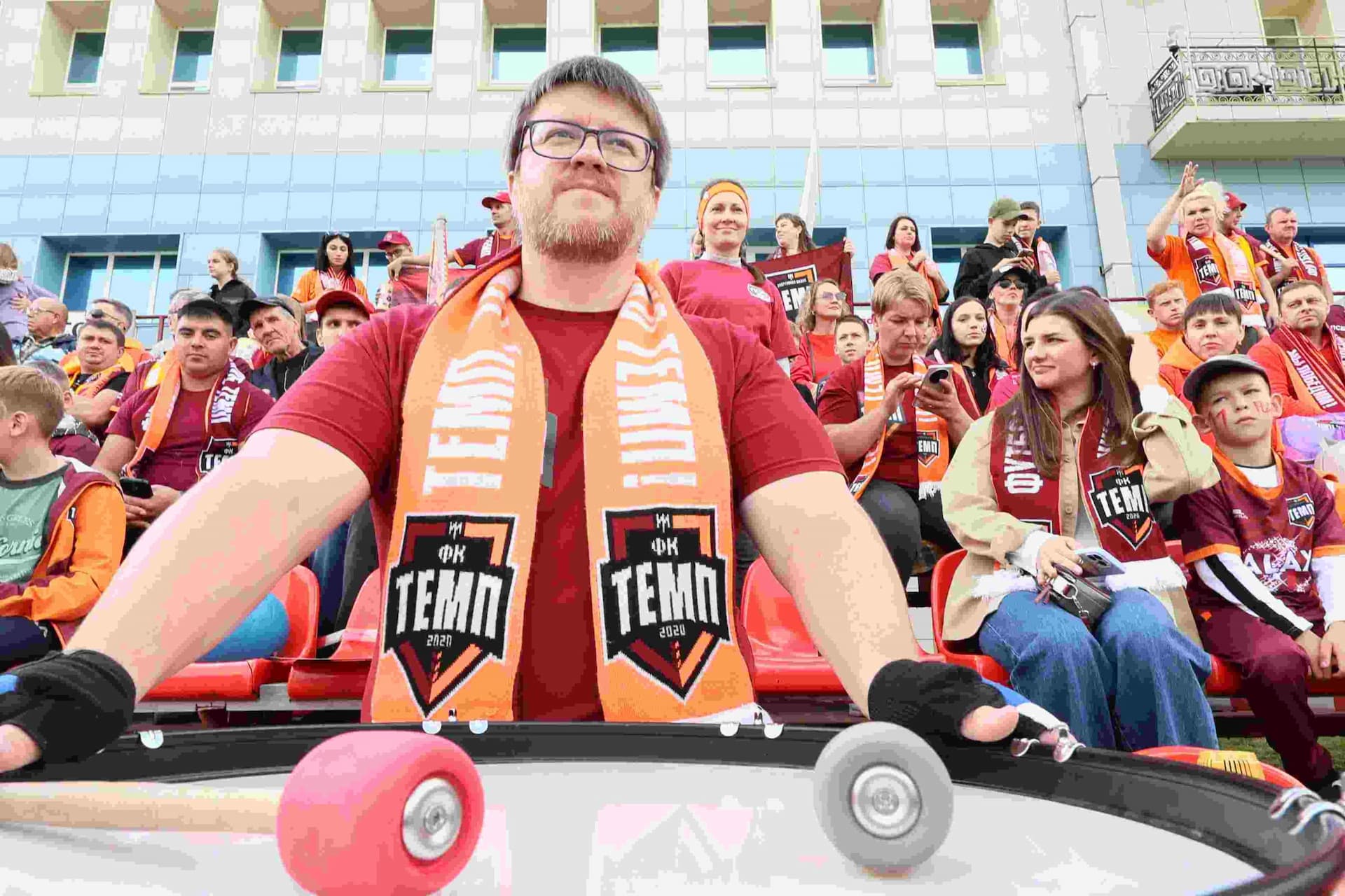 «Темп» 0:1 «Знамя Труда». FONBET Кубок России. 10.09.2025. СМИ: Владимир Мартынов («CX News»), Александр Чёрный («Алтайский спорт»), Виталий Барабаш (Сетевое издание "Толк"), Андрей Каспришин («Алтайская правда») — кадр 412