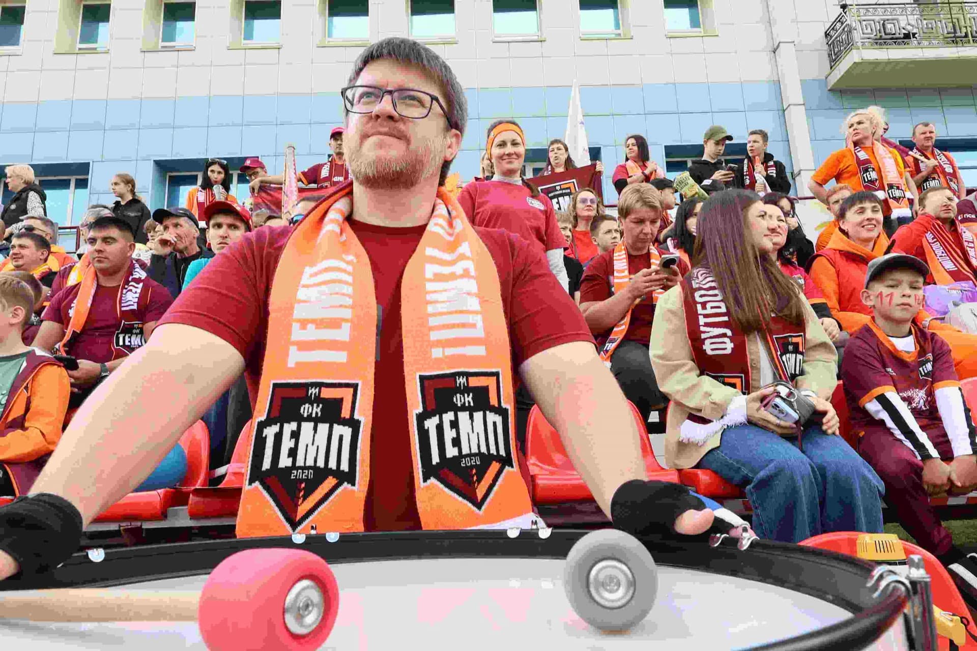 «Темп» 0:1 «Знамя Труда». FONBET Кубок России. 10.09.2025. СМИ: Владимир Мартынов («CX News»), Александр Чёрный («Алтайский спорт»), Виталий Барабаш (Сетевое издание "Толк"), Андрей Каспришин («Алтайская правда») — кадр 413