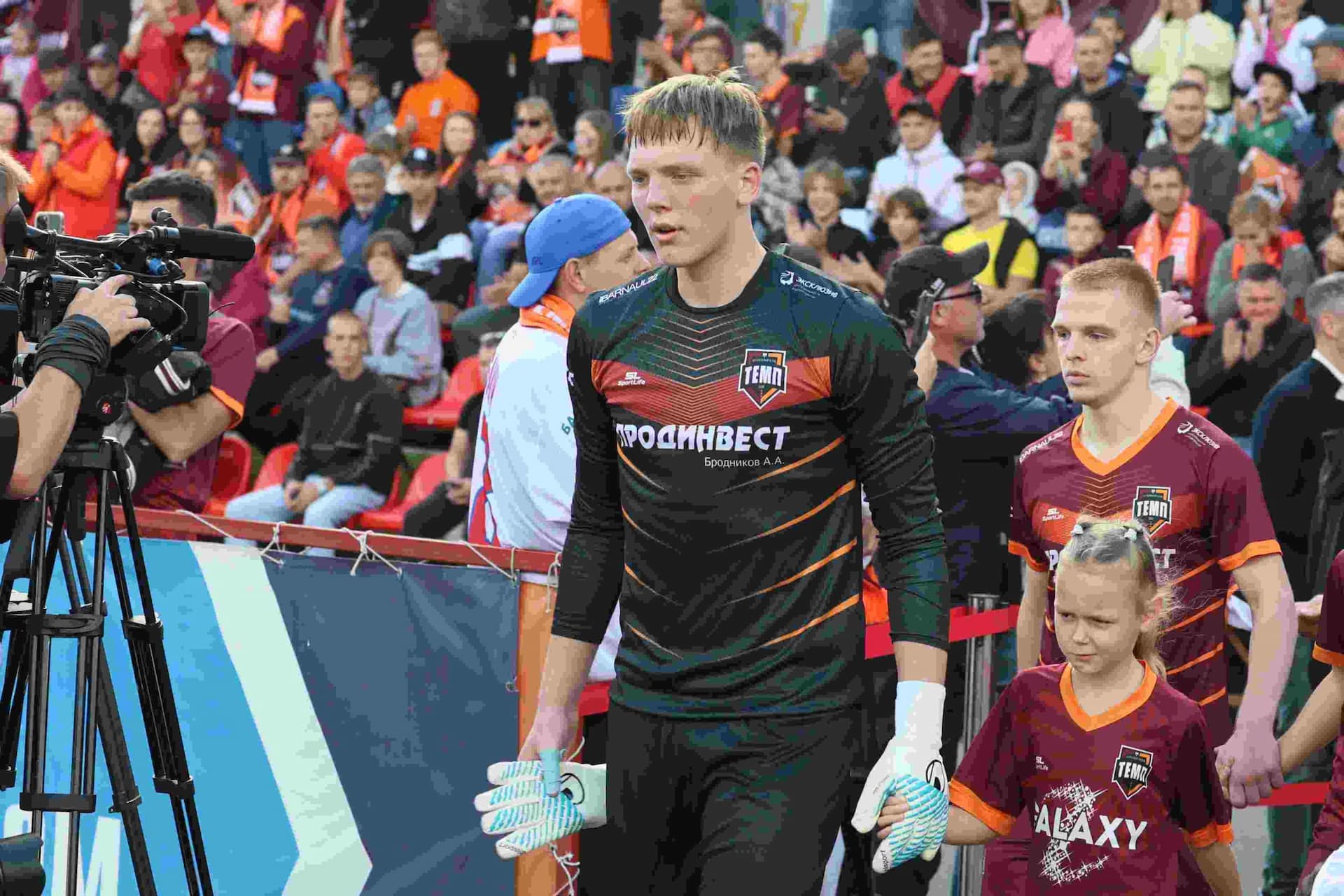 «Темп» 0:1 «Знамя Труда». FONBET Кубок России. 10.09.2025. СМИ: Владимир Мартынов («CX News»), Александр Чёрный («Алтайский спорт»), Виталий Барабаш (Сетевое издание "Толк"), Андрей Каспришин («Алтайская правда») — кадр 420
