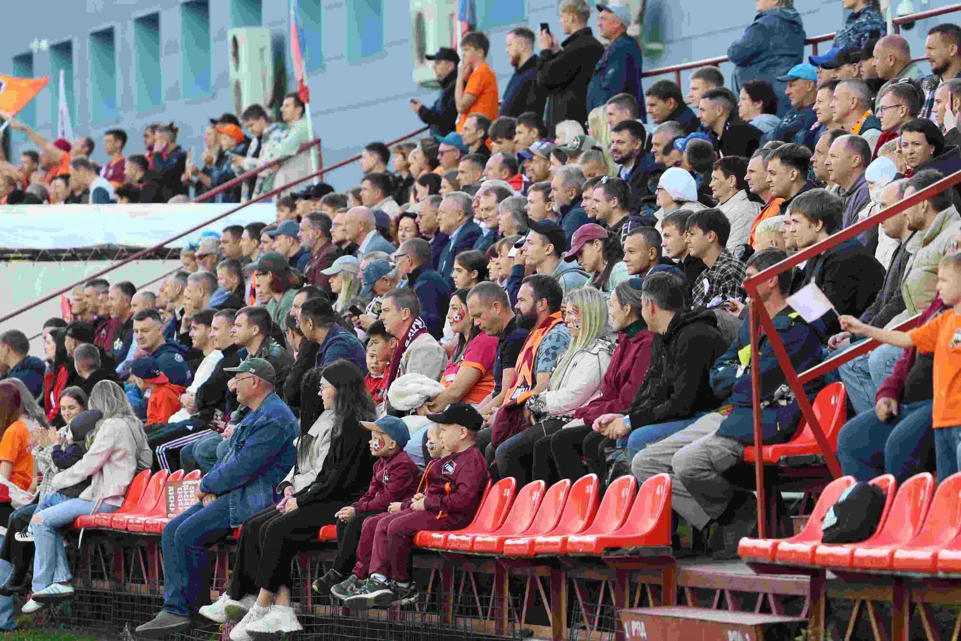 «Темп» 0:1 «Знамя Труда». FONBET Кубок России. 10.09.2025. СМИ: Владимир Мартынов («CX News»), Александр Чёрный («Алтайский спорт»), Виталий Барабаш (Сетевое издание "Толк"), Андрей Каспришин («Алтайская правда») — кадр 434