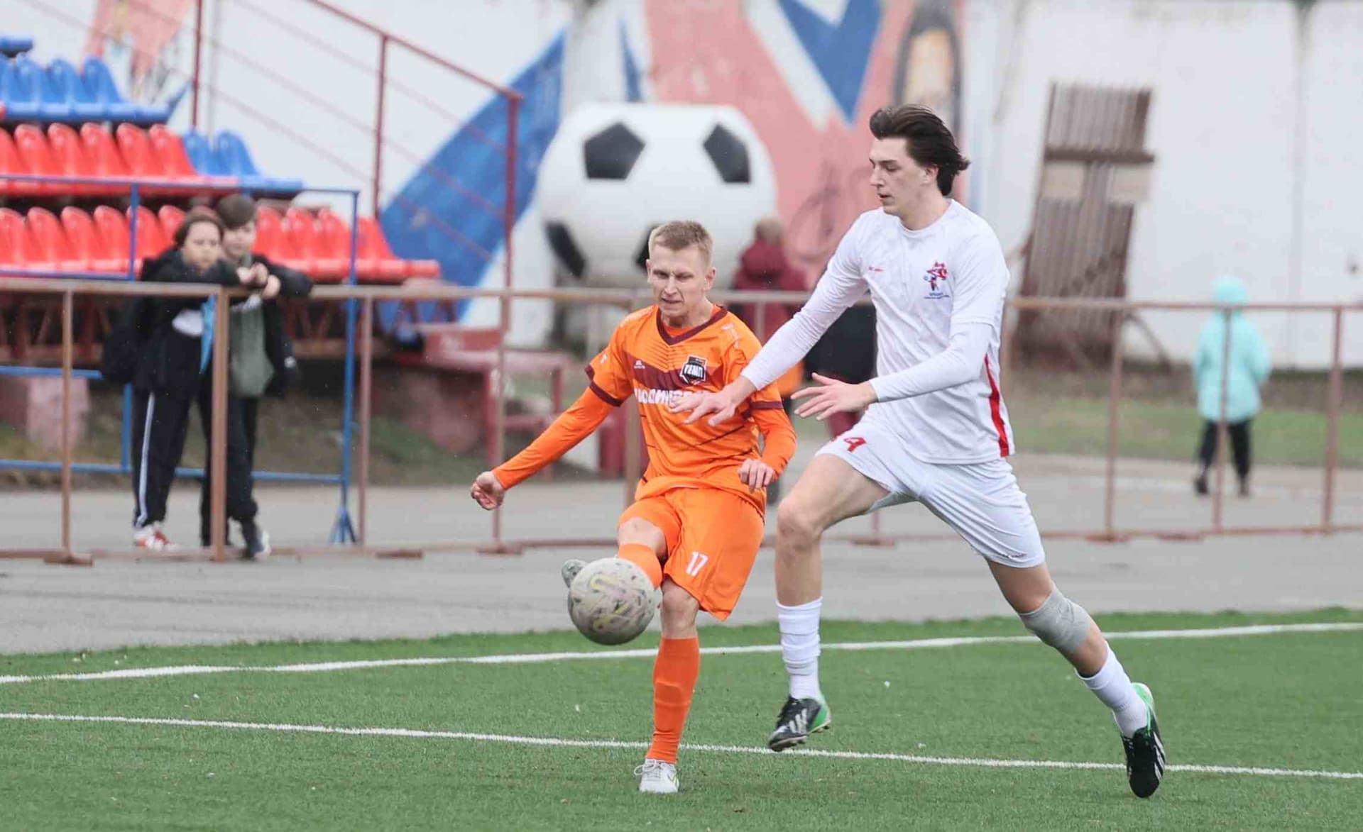 «Темп» 9:1 «Алтай». Турнир памяти В. Фомичёва. 1-й тур. 08.04.25. «CX News», В. Мартынов; «Алтайский спорт», А. Чёрный — кадр 172