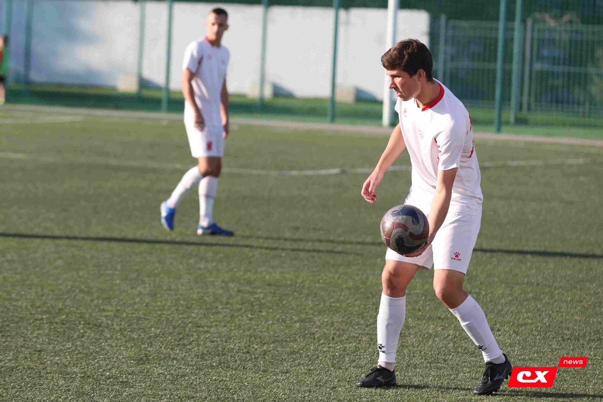 «Полимер» 2:2 «Темп». Третья лига. 05.09.2025. Владимир Мартынов («CX News») и Александр Чёрный («Алтайский спорт») — кадр 100