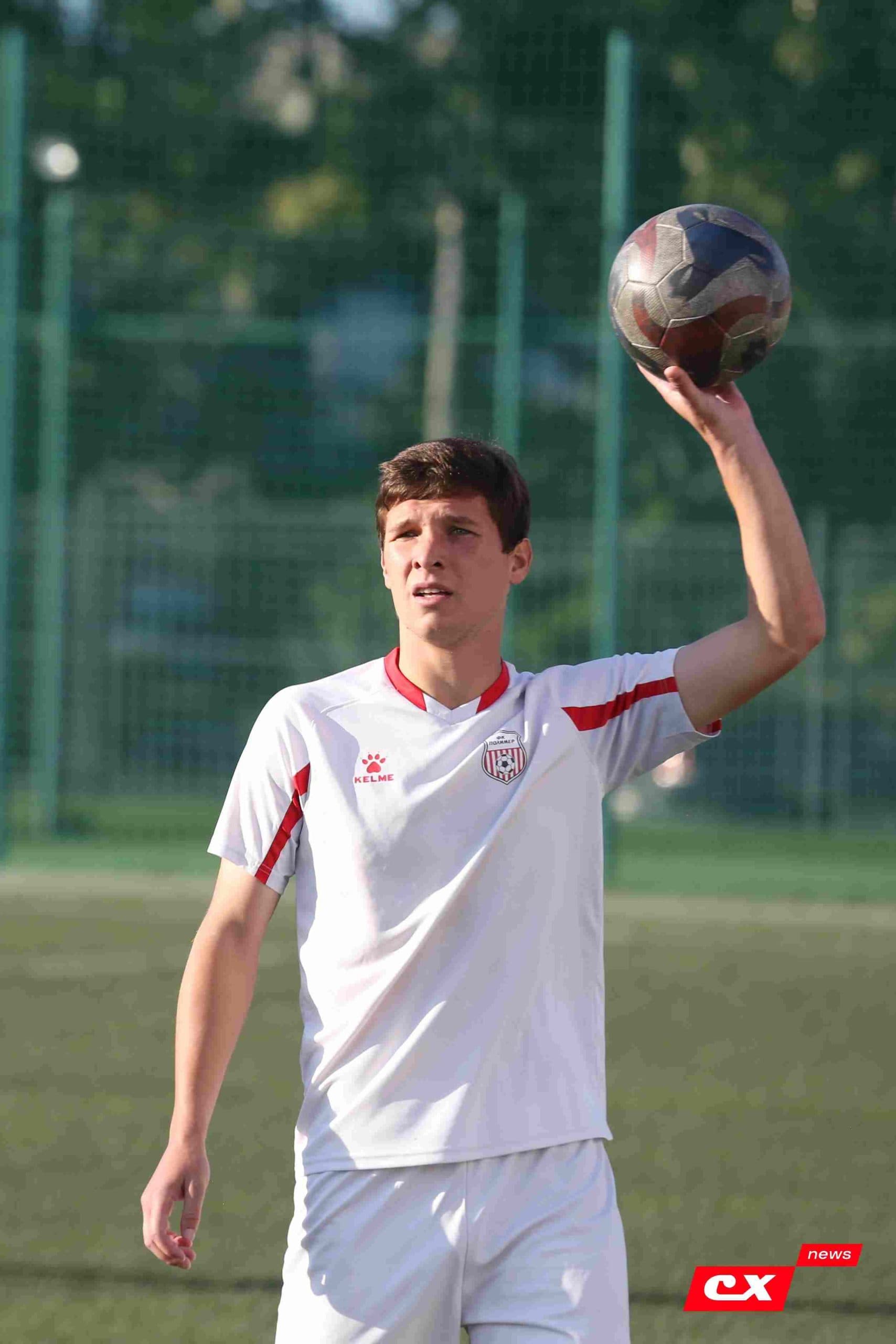 «Полимер» 2:2 «Темп». Третья лига. 05.09.2025. Владимир Мартынов («CX News») и Александр Чёрный («Алтайский спорт») — кадр 102