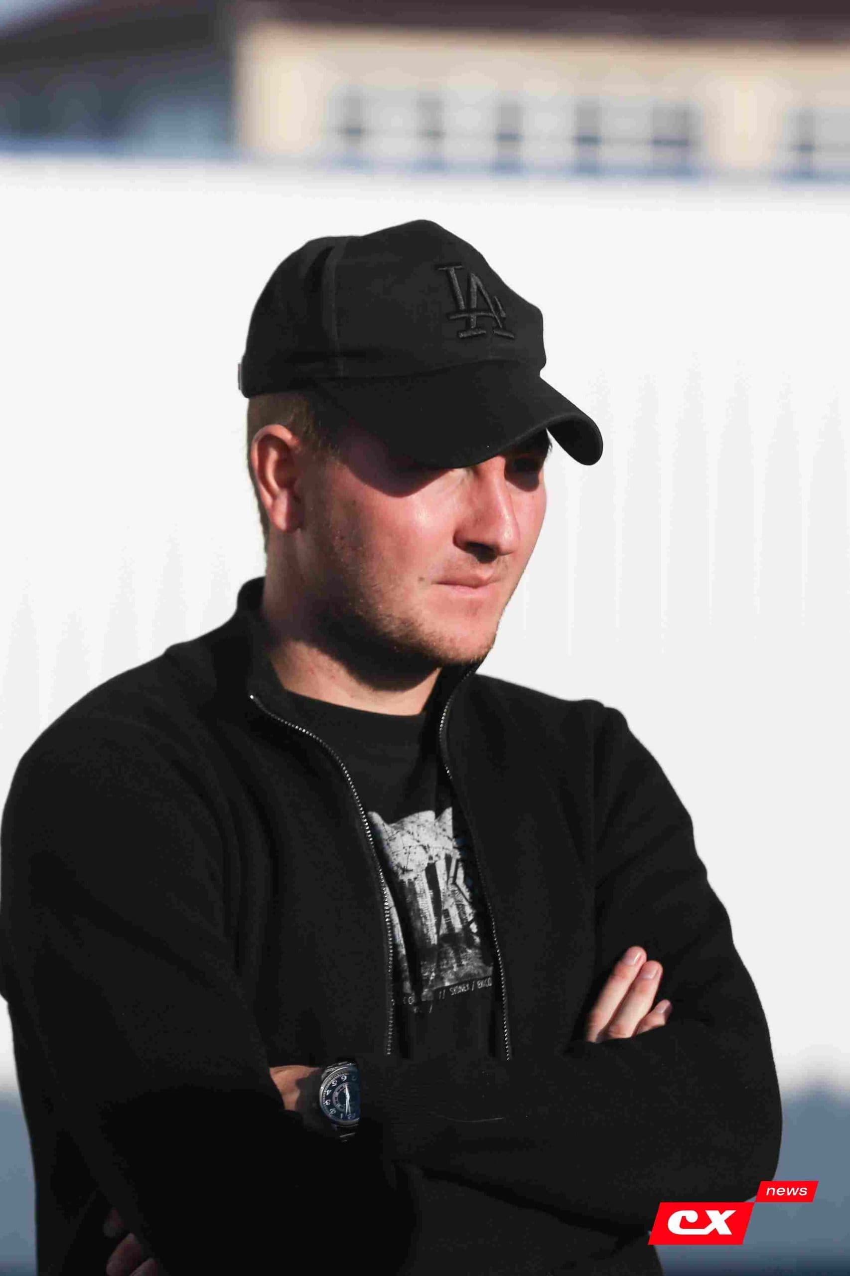 «Полимер» 2:2 «Темп». Третья лига. 05.09.2025. Владимир Мартынов («CX News») и Александр Чёрный («Алтайский спорт») — кадр 110