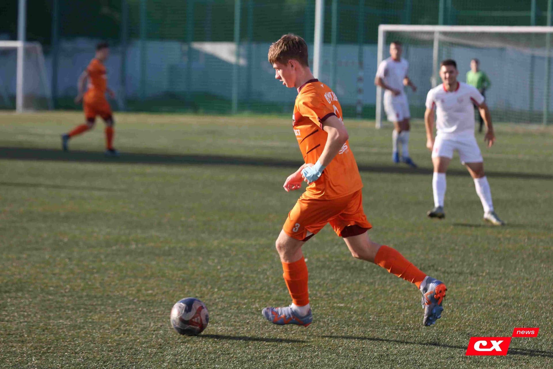 «Полимер» 2:2 «Темп». Третья лига. 05.09.2025. Владимир Мартынов («CX News») и Александр Чёрный («Алтайский спорт») — кадр 126