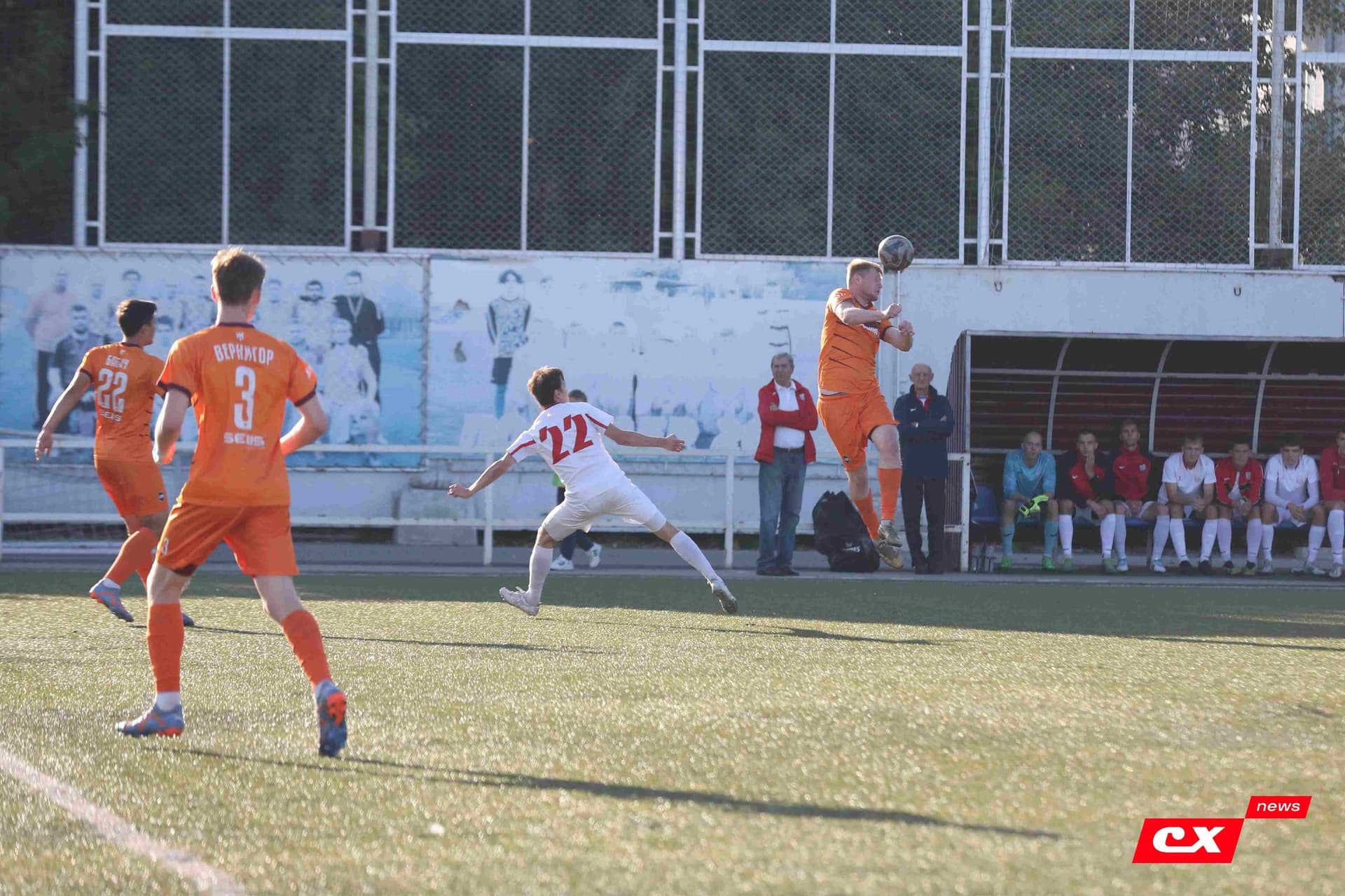 «Полимер» 2:2 «Темп». Третья лига. 05.09.2025. Владимир Мартынов («CX News») и Александр Чёрный («Алтайский спорт») — кадр 127