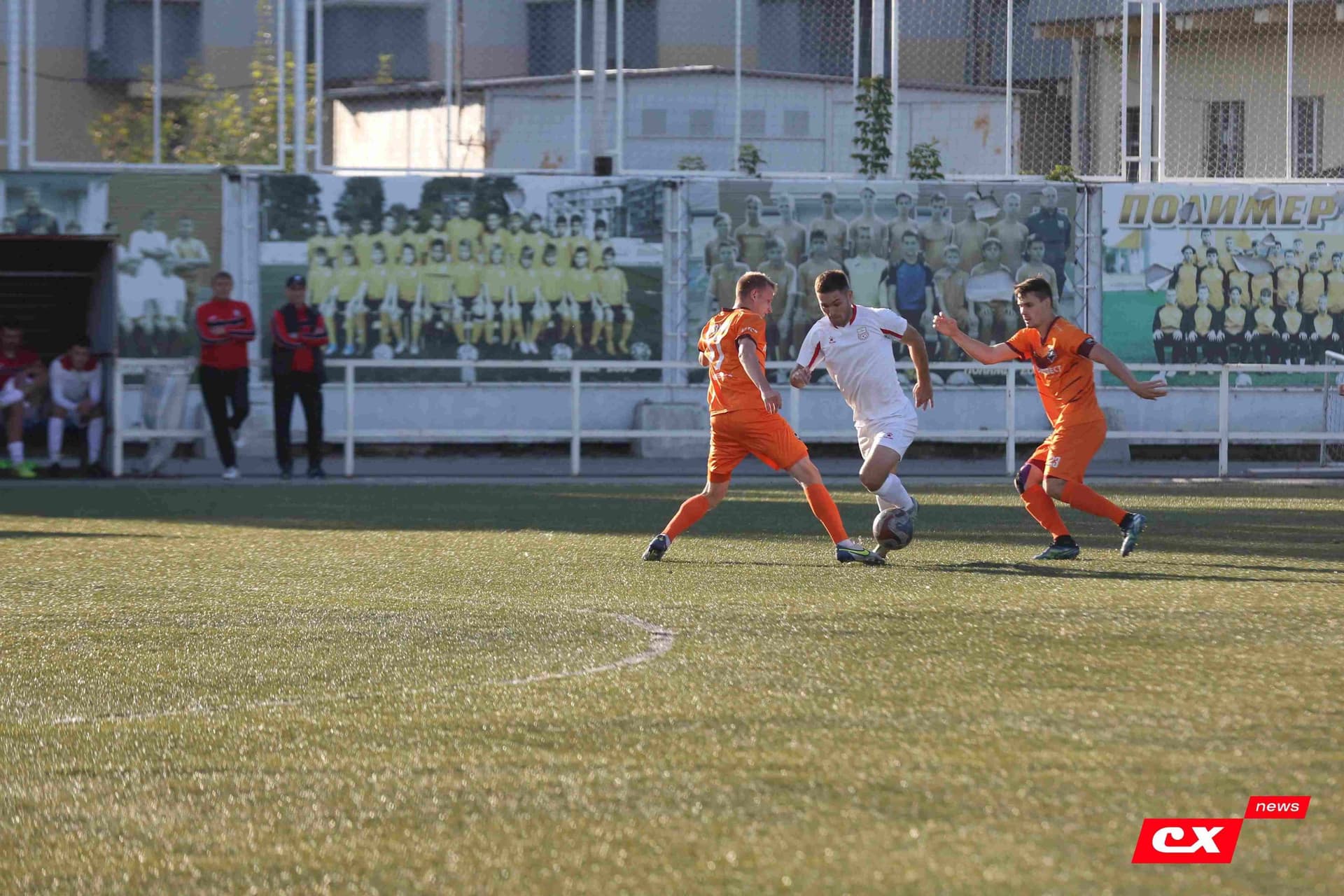 «Полимер» 2:2 «Темп». Третья лига. 05.09.2025. Владимир Мартынов («CX News») и Александр Чёрный («Алтайский спорт») — кадр 128