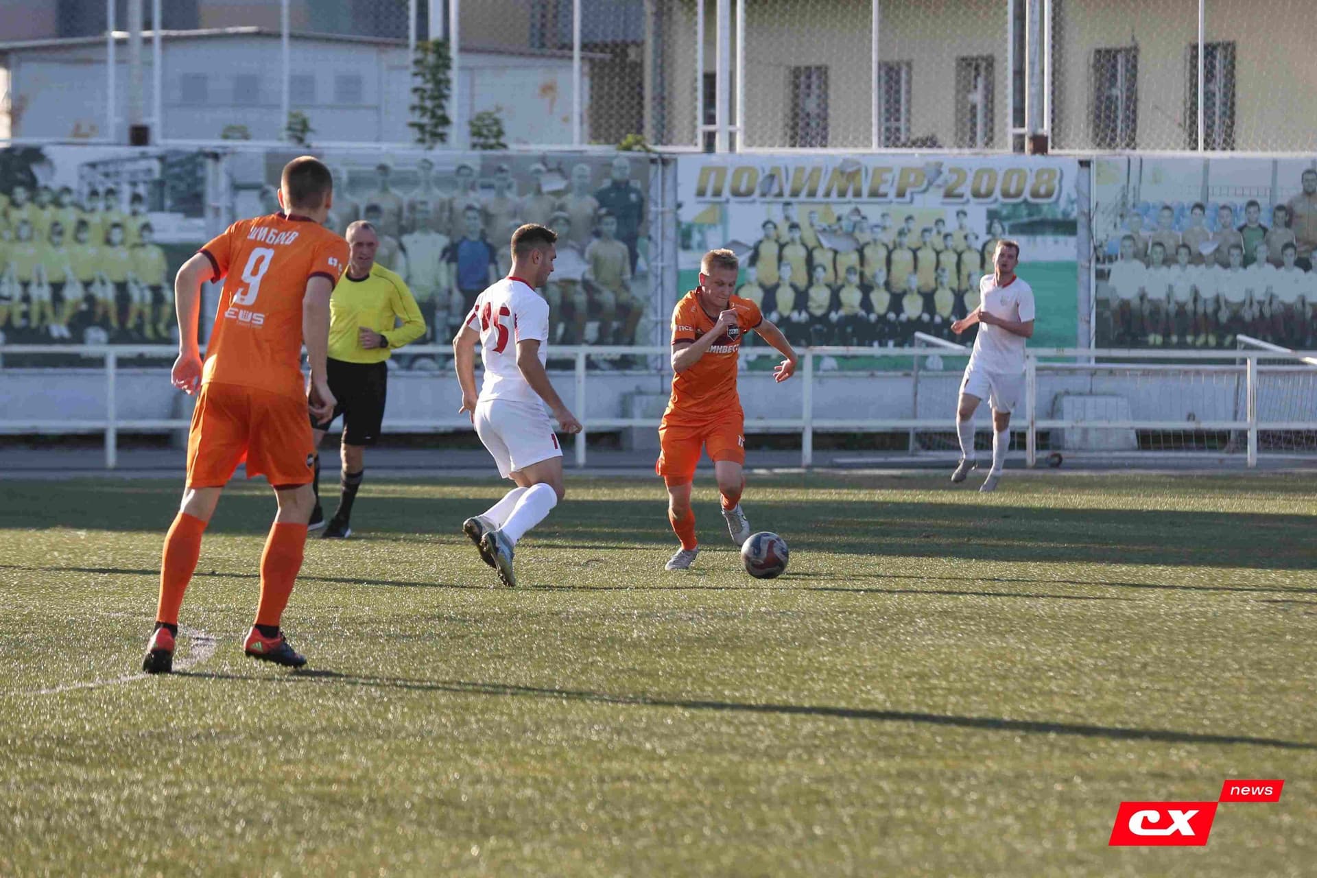 «Полимер» 2:2 «Темп». Третья лига. 05.09.2025. Владимир Мартынов («CX News») и Александр Чёрный («Алтайский спорт») — кадр 129