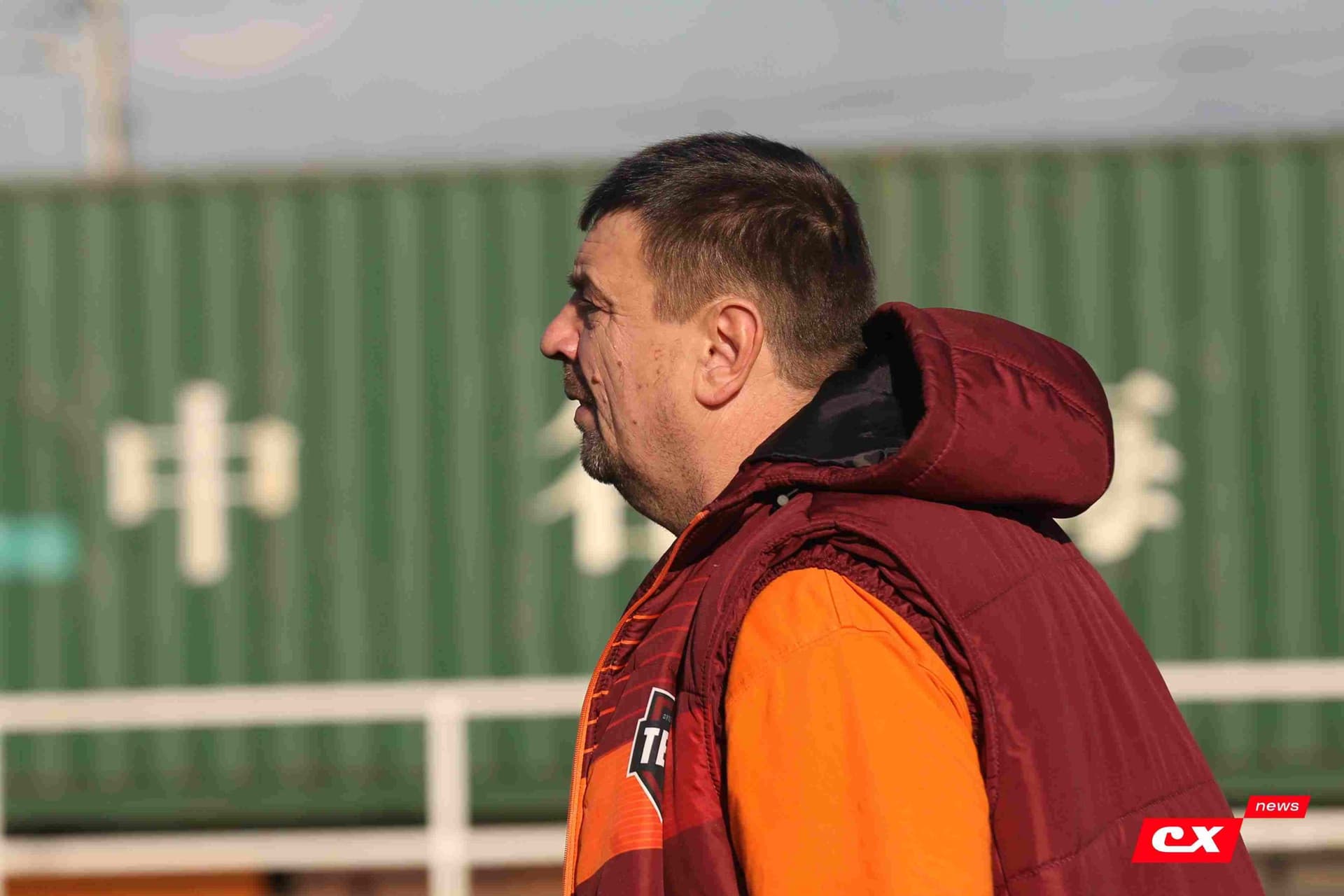 «Полимер» 2:2 «Темп». Третья лига. 05.09.2025. Владимир Мартынов («CX News») и Александр Чёрный («Алтайский спорт») — кадр 14